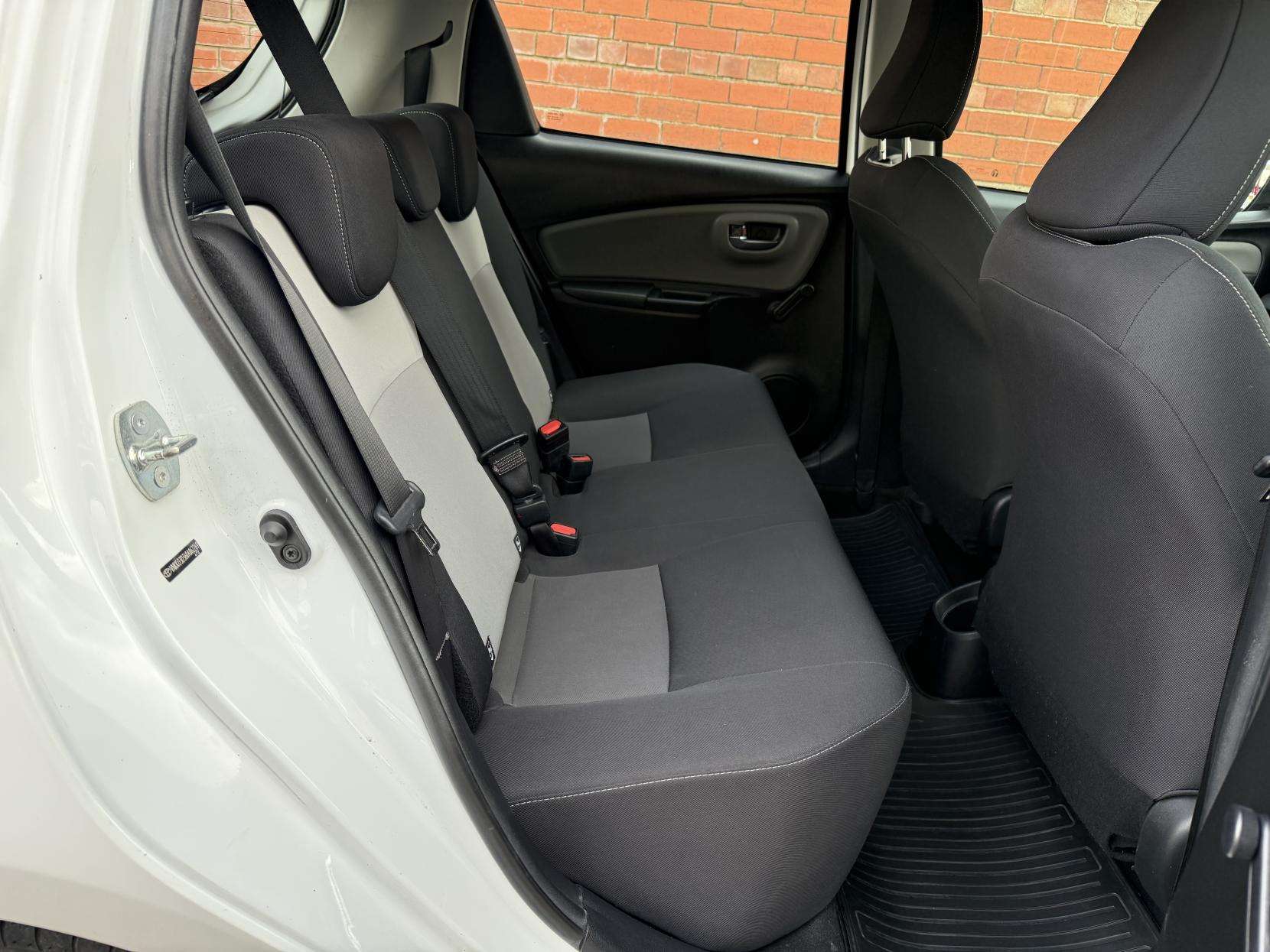 2018 TOYOTA YARIS 2018 TOYOTA YARIS