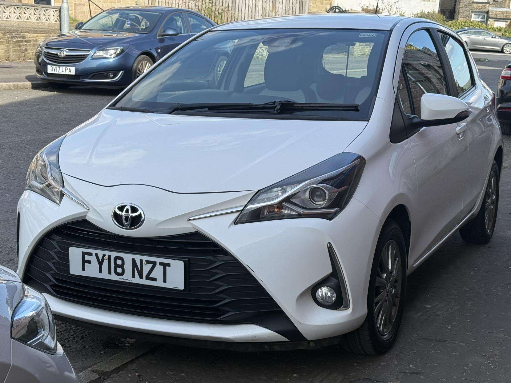 A 2018 TOYOTA YARIS 1.5 VVT-i Icon Hatchback 5dr Petrol Manual Euro 6 (111 ps) A 2018 TOYOTA YARIS 1.5 VVT-i Icon Hatchback 5dr Petrol Manual Euro 6 (111 ps)