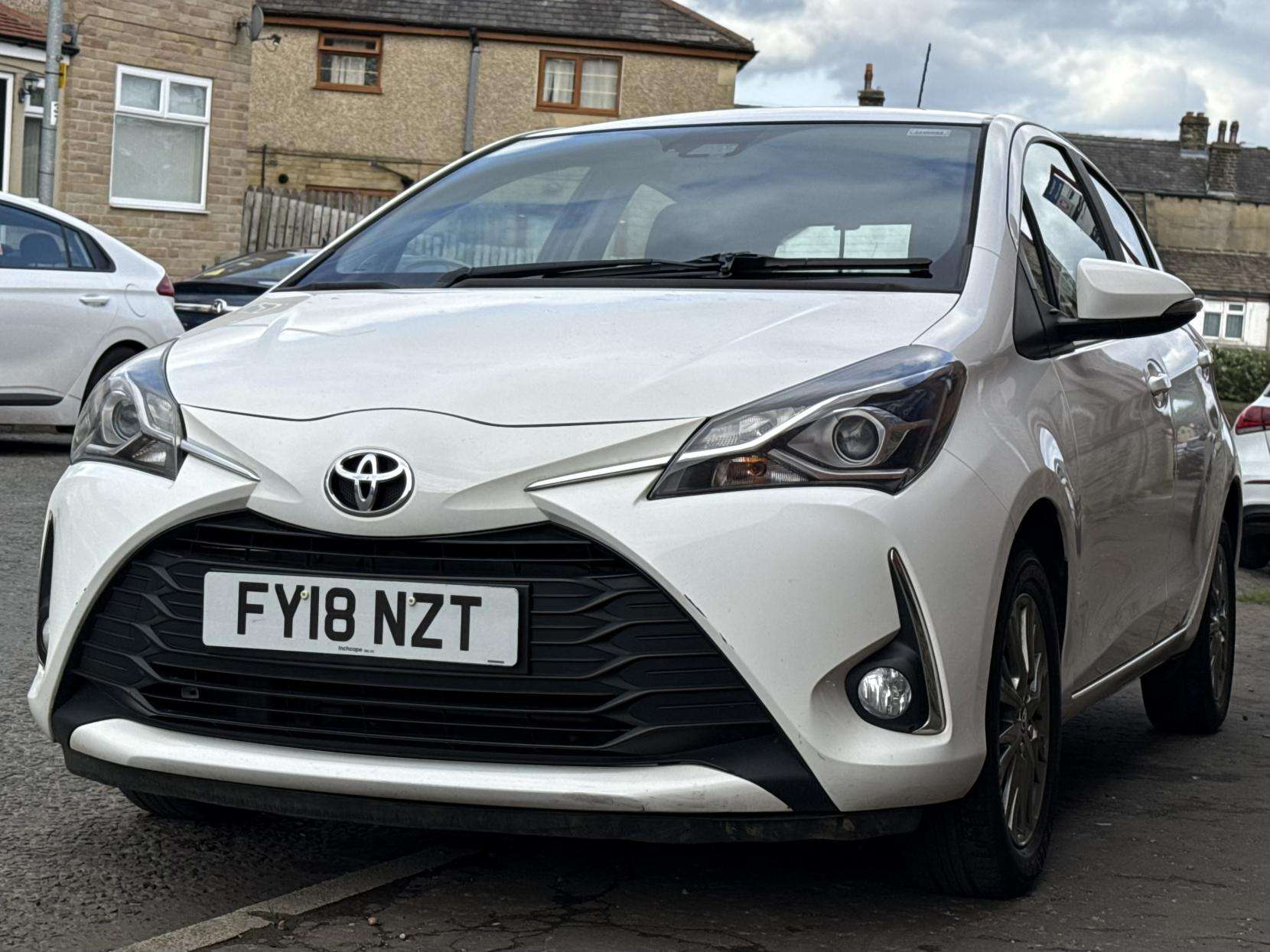 A 2018 TOYOTA YARIS 1.5 VVT-i Icon Hatchback 5dr Petrol Manual Euro 6 (111 ps) A 2018 TOYOTA YARIS 1.5 VVT-i Icon Hatchback 5dr Petrol Manual Euro 6 (111 ps)