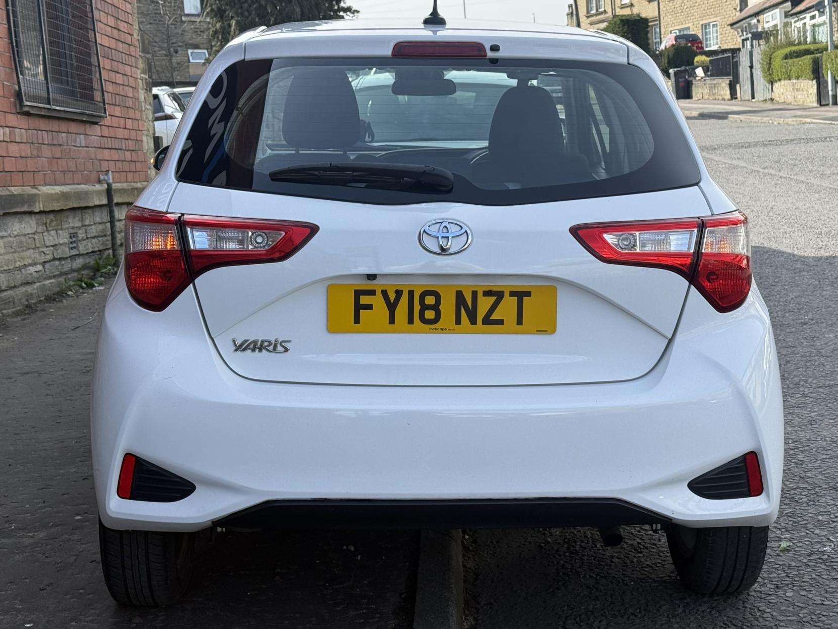 A 2018 TOYOTA YARIS 1.5 VVT-i Icon Hatchback 5dr Petrol Manual Euro 6 (111 ps) A 2018 TOYOTA YARIS 1.5 VVT-i Icon Hatchback 5dr Petrol Manual Euro 6 (111 ps)