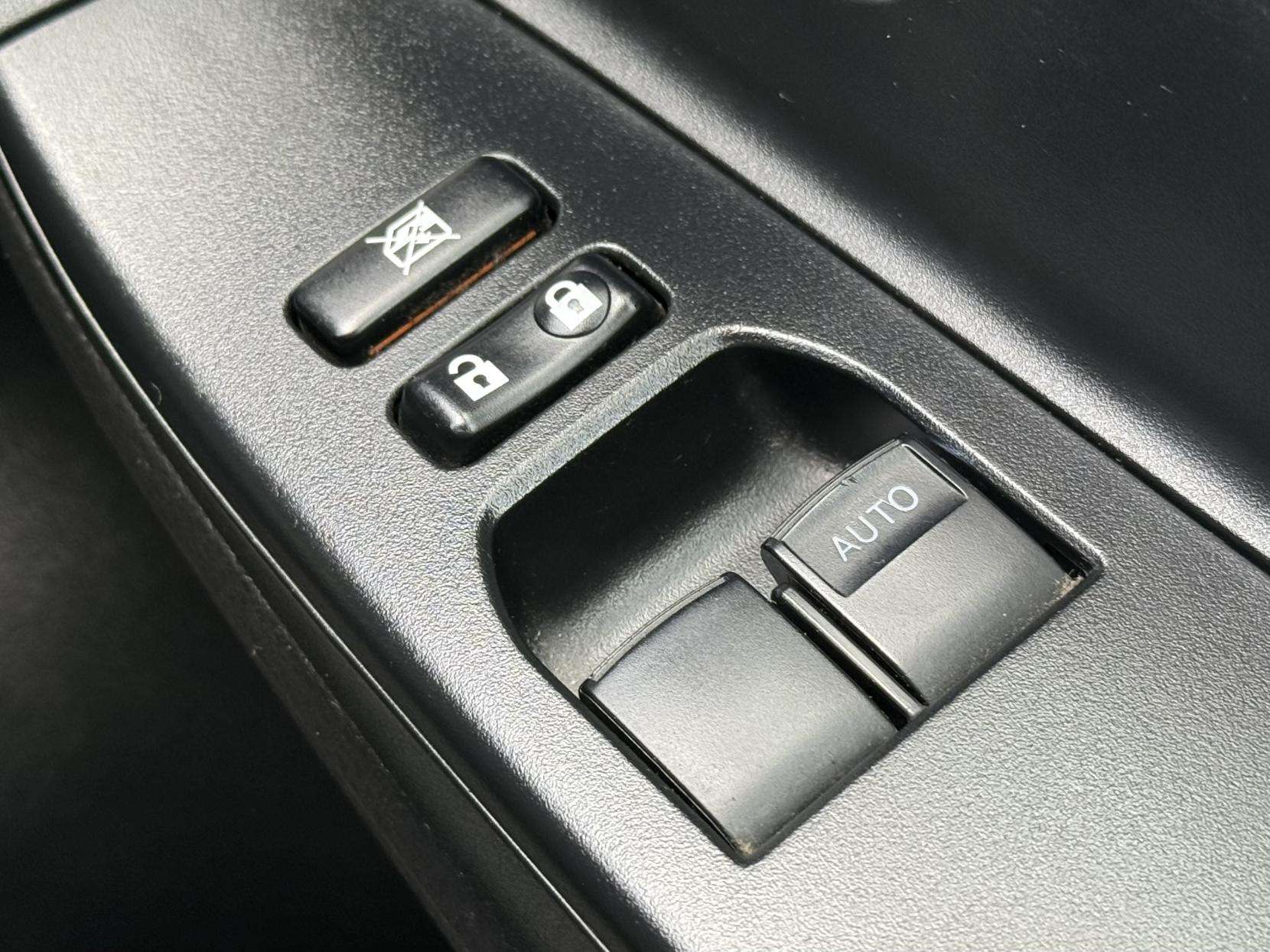 2018 TOYOTA YARIS 2018 TOYOTA YARIS