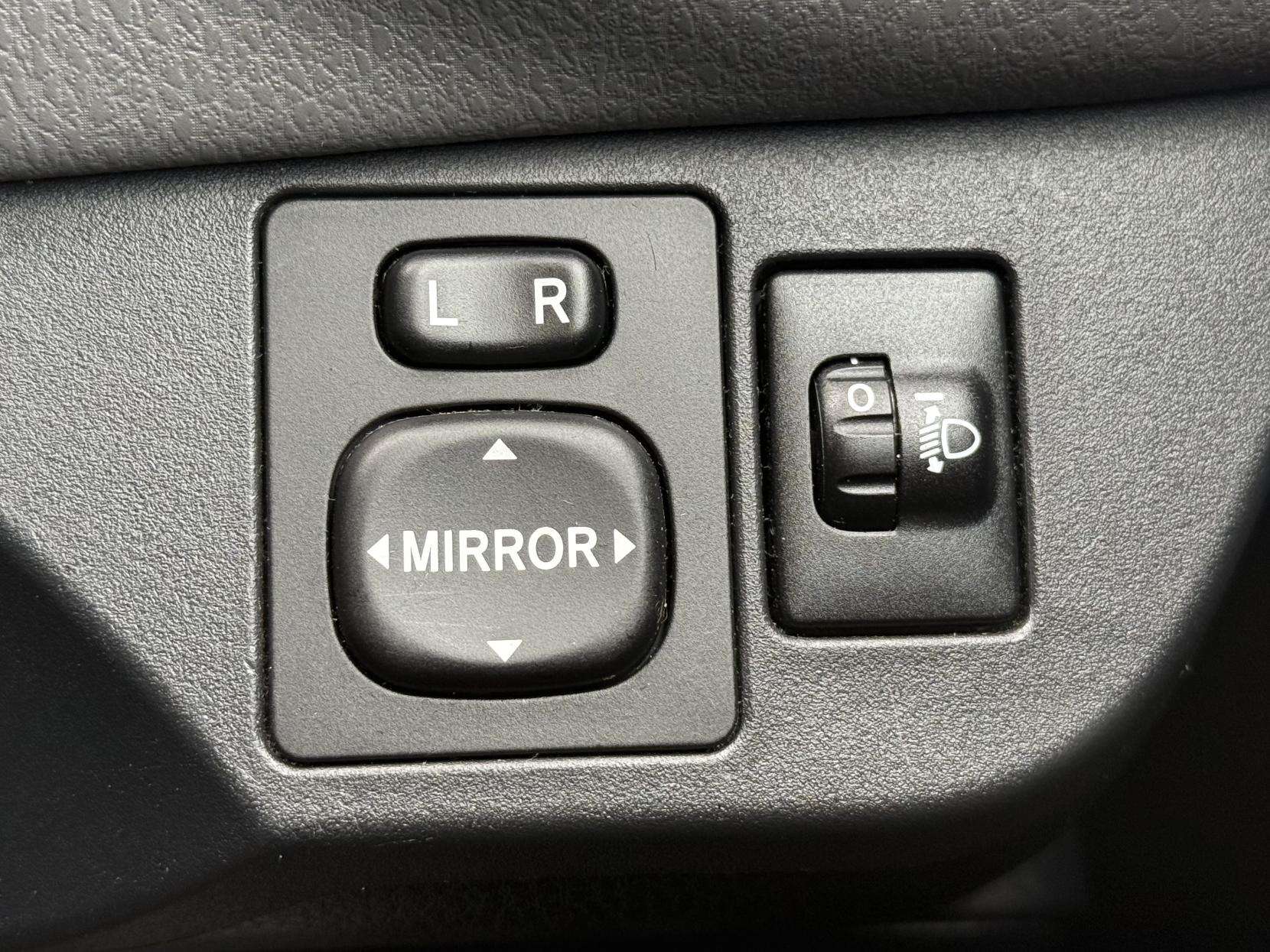 2018 TOYOTA YARIS 2018 TOYOTA YARIS
