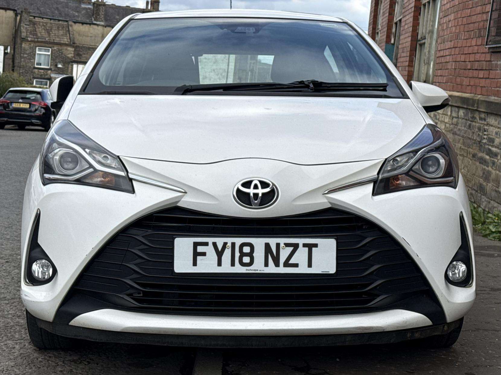 A 2018 TOYOTA YARIS 1.5 VVT-i Icon Hatchback 5dr Petrol Manual Euro 6 (111 ps) A 2018 TOYOTA YARIS 1.5 VVT-i Icon Hatchback 5dr Petrol Manual Euro 6 (111 ps)