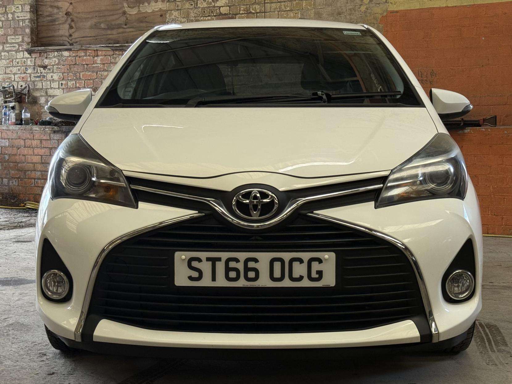 A 2016 TOYOTA YARIS 1.0 VVT-i Icon Hatchback 5dr Petrol Manual Euro 6 (69 ps) A 2016 TOYOTA YARIS 1.0 VVT-i Icon Hatchback 5dr Petrol Manual Euro 6 (69 ps)