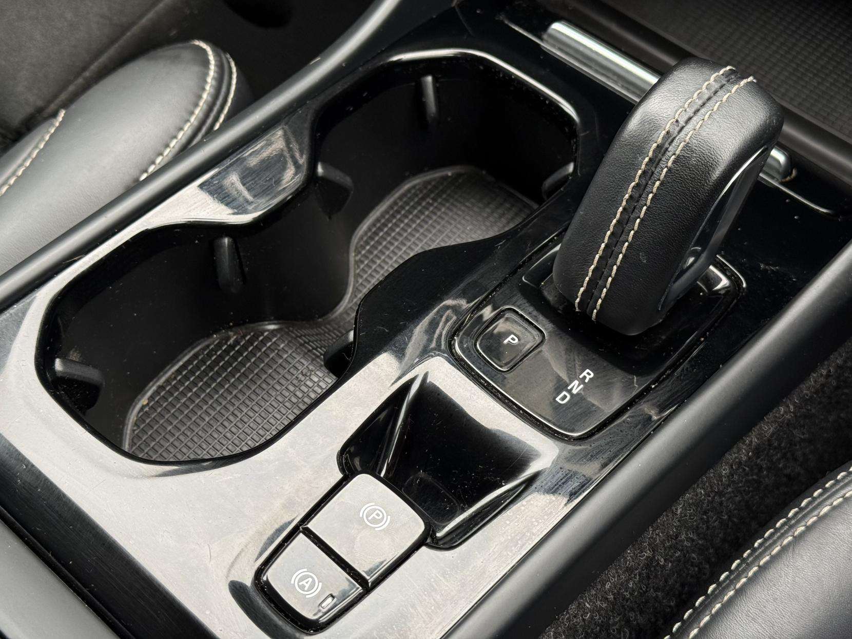 2021 VOLVO XC40 2021 VOLVO XC40