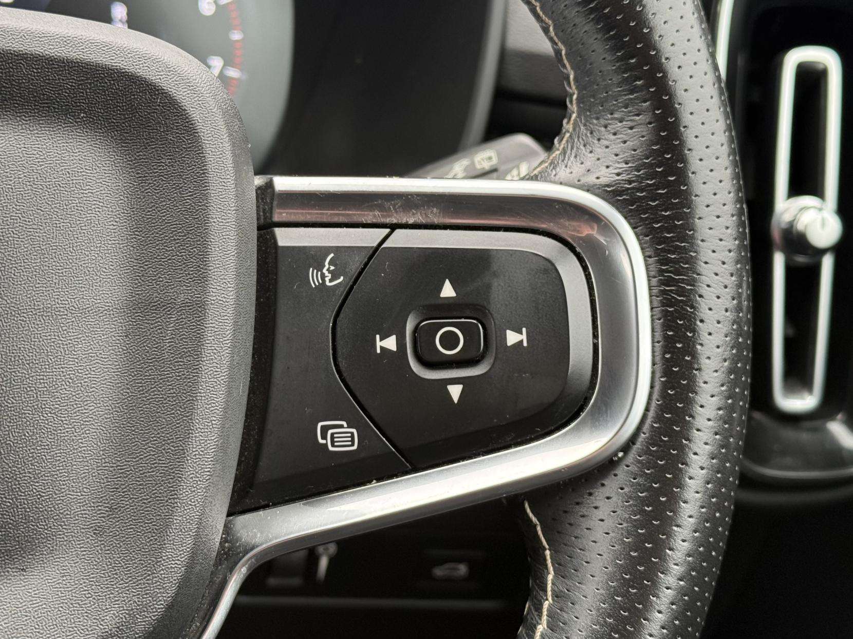 2021 VOLVO XC40 2021 VOLVO XC40