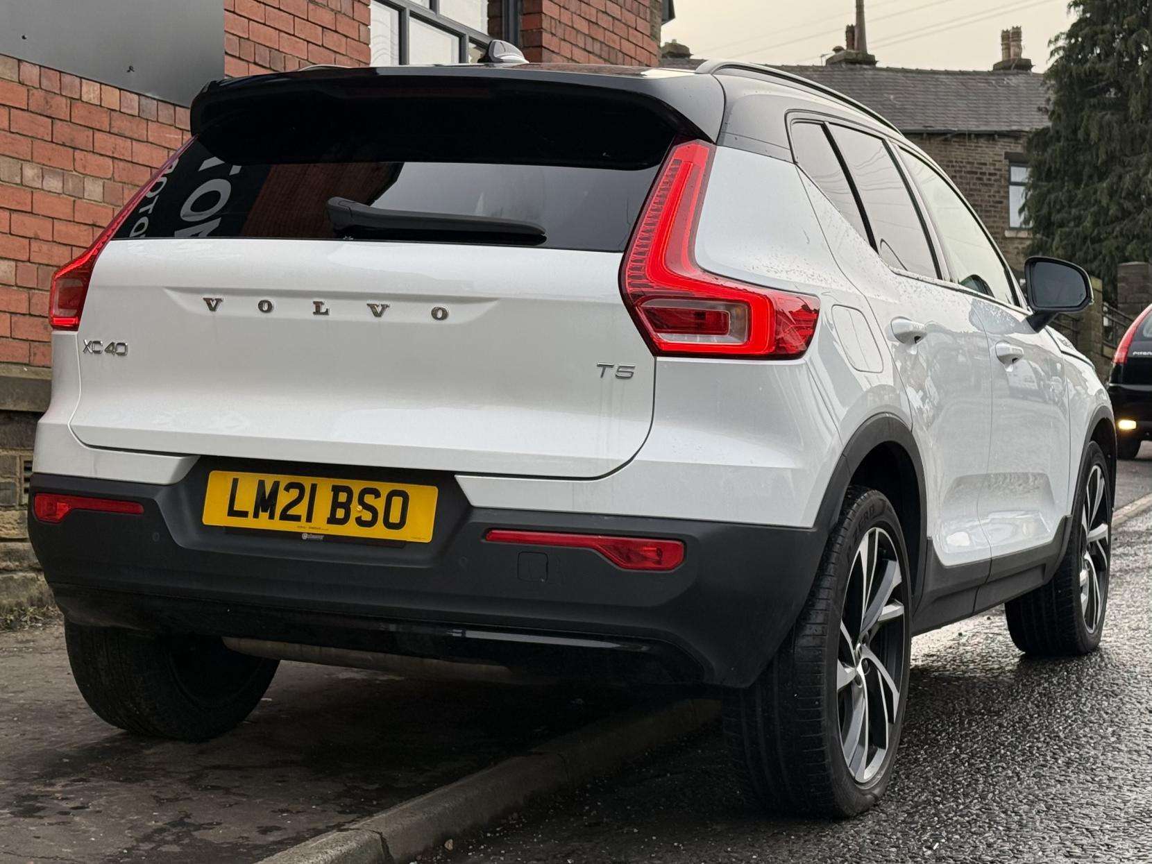 2021 VOLVO XC40 2021 VOLVO XC40