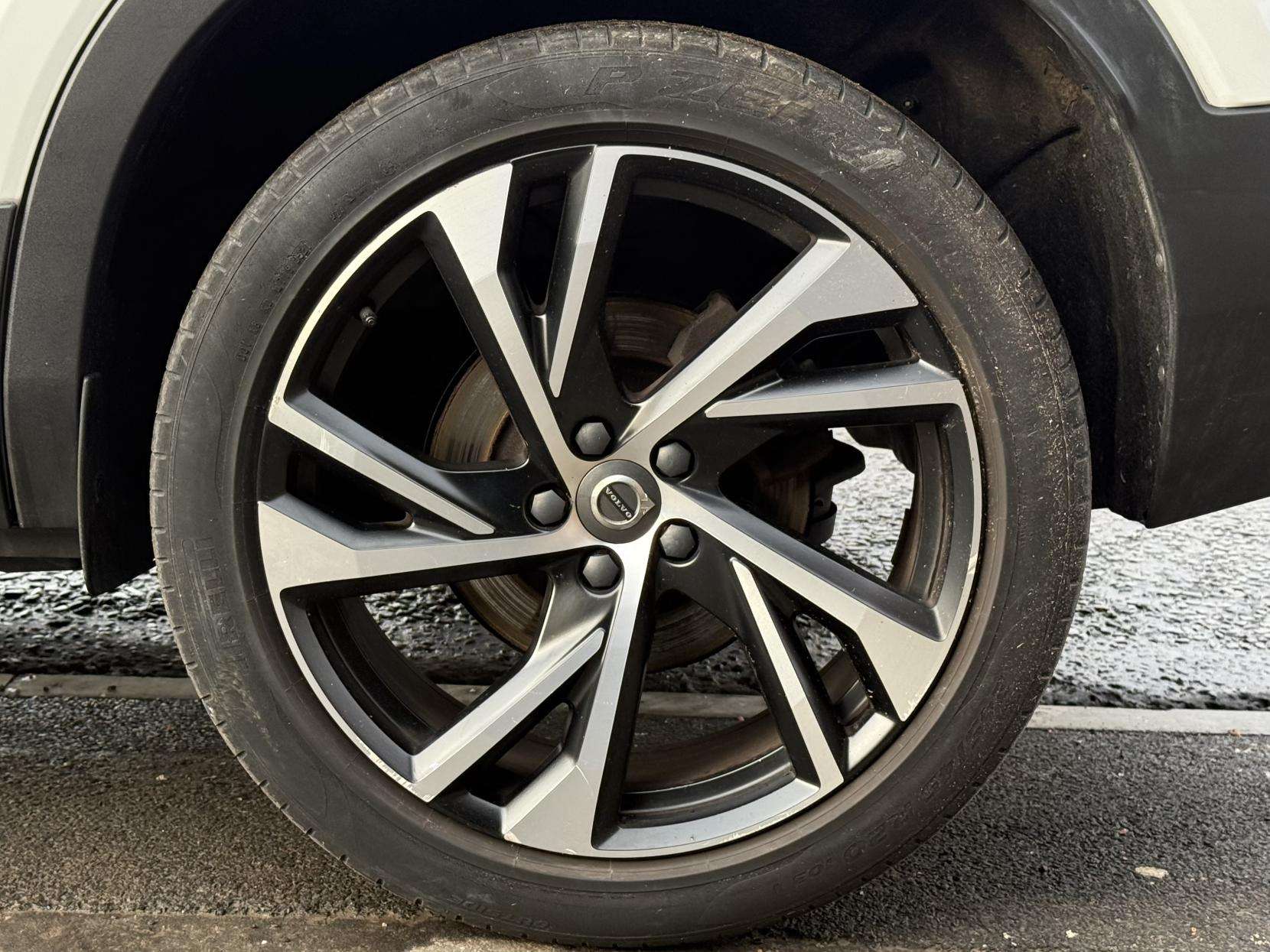 2021 VOLVO XC40 2021 VOLVO XC40