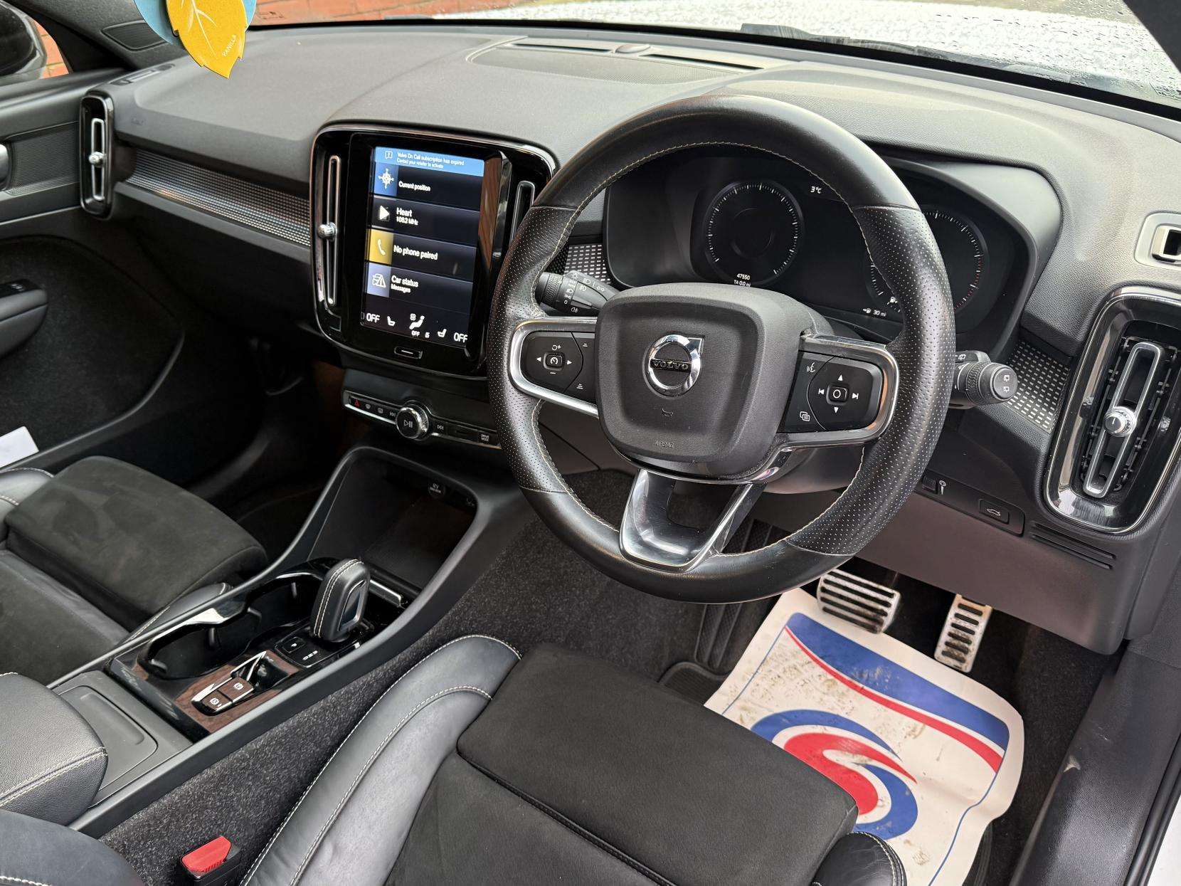 2021 VOLVO XC40 2021 VOLVO XC40