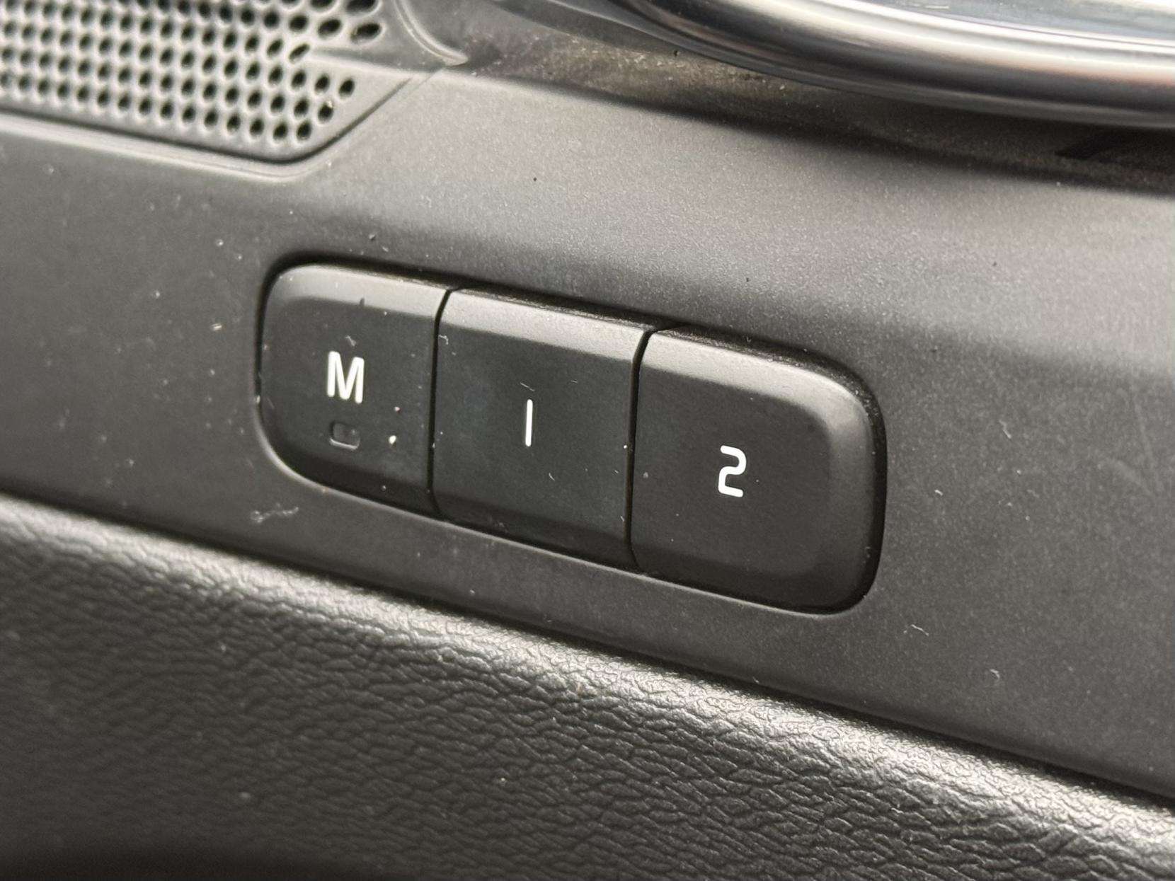 2021 VOLVO XC40 2021 VOLVO XC40