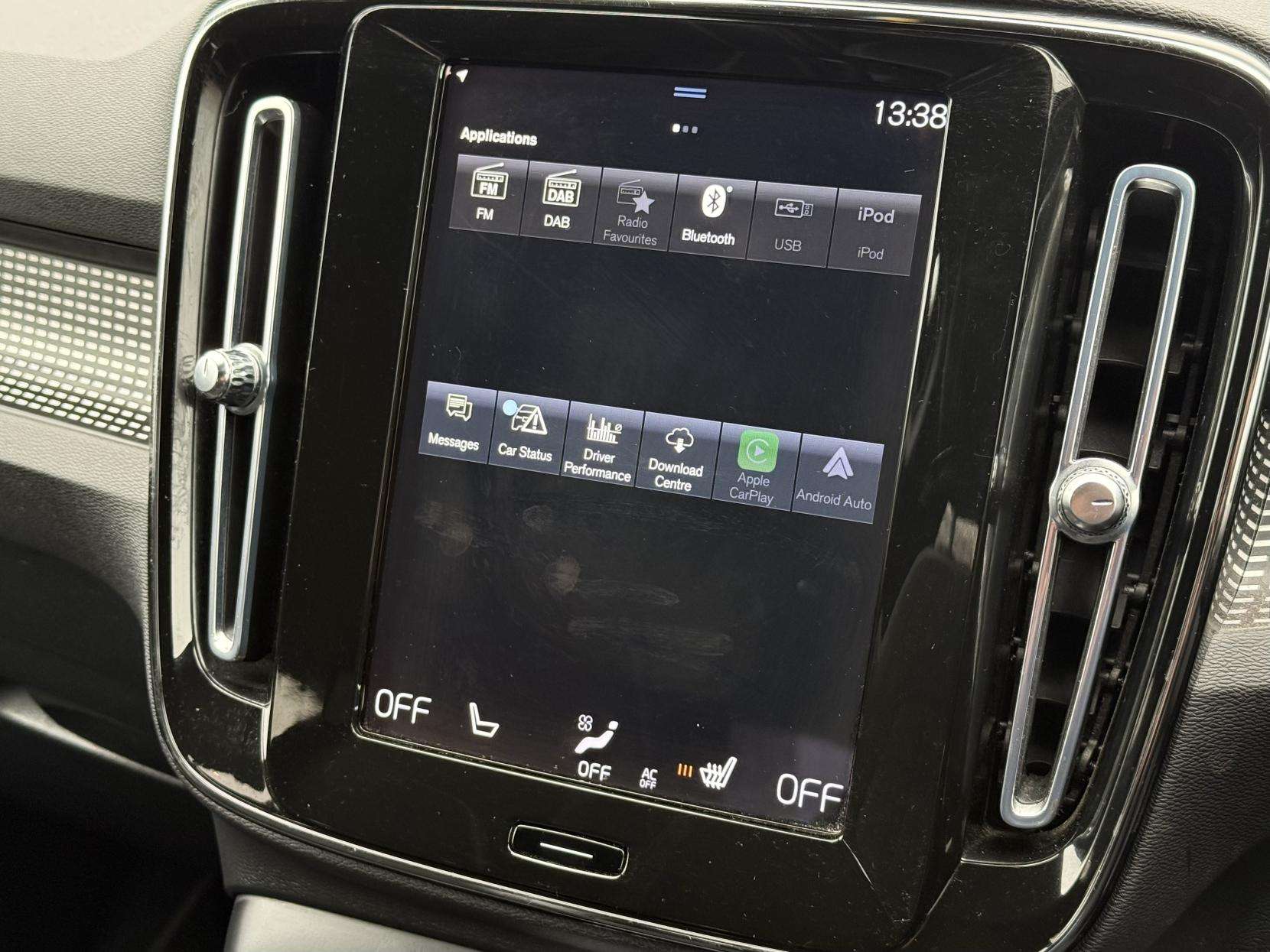 2021 VOLVO XC40 2021 VOLVO XC40