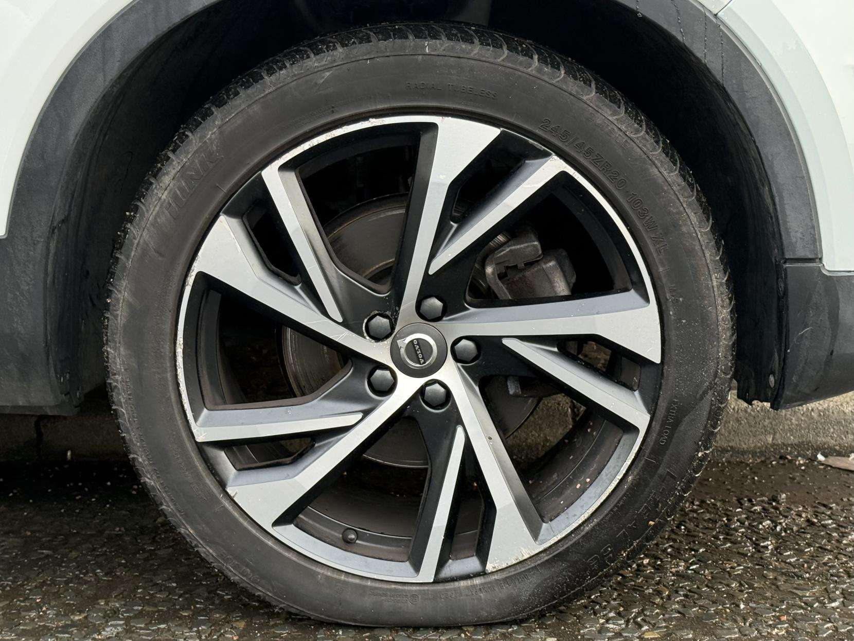 2021 VOLVO XC40 2021 VOLVO XC40