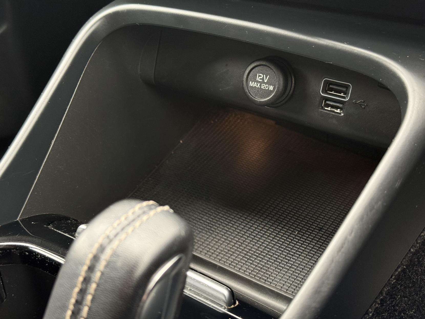 2021 VOLVO XC40 2021 VOLVO XC40