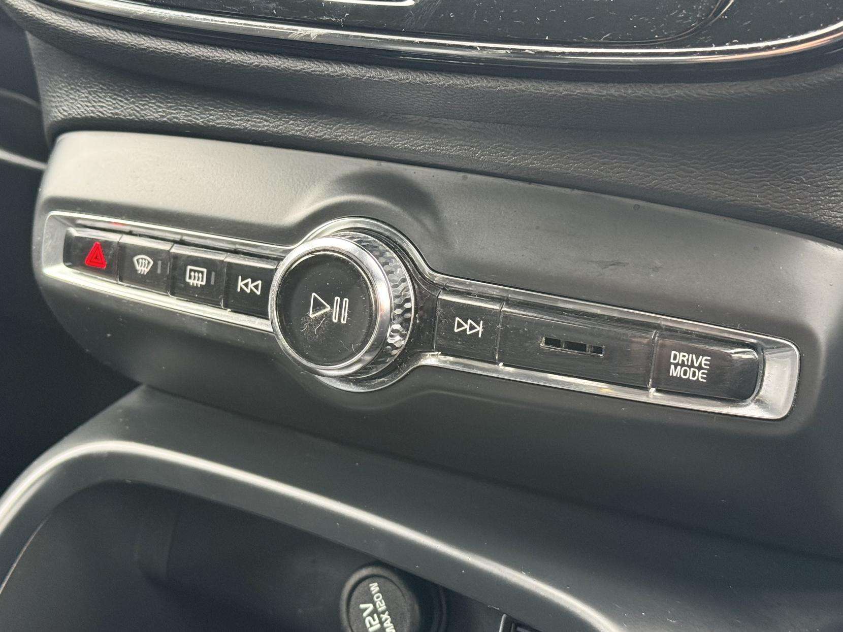 2021 VOLVO XC40 2021 VOLVO XC40