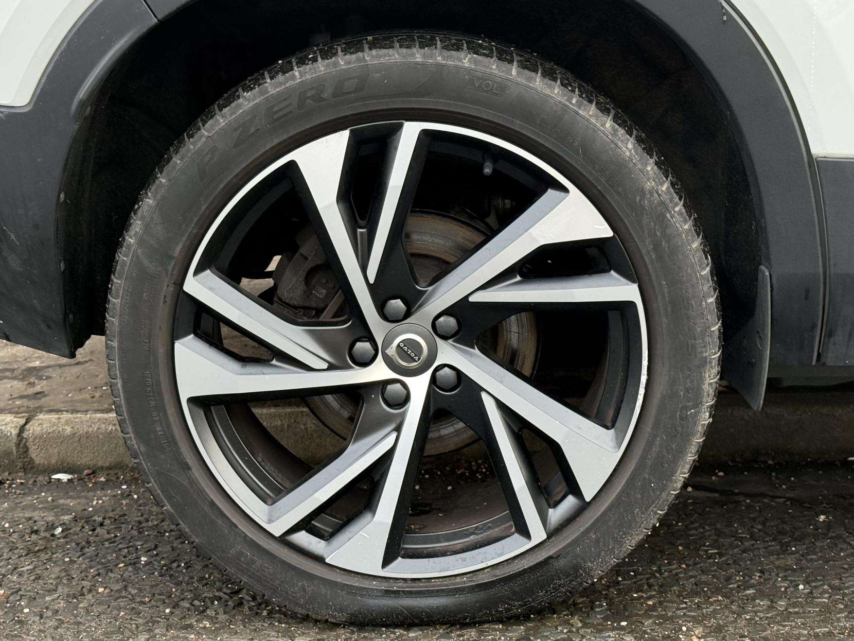 2021 VOLVO XC40 2021 VOLVO XC40