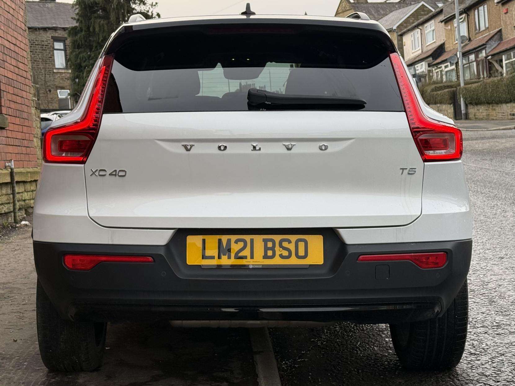 2021 VOLVO XC40 2021 VOLVO XC40