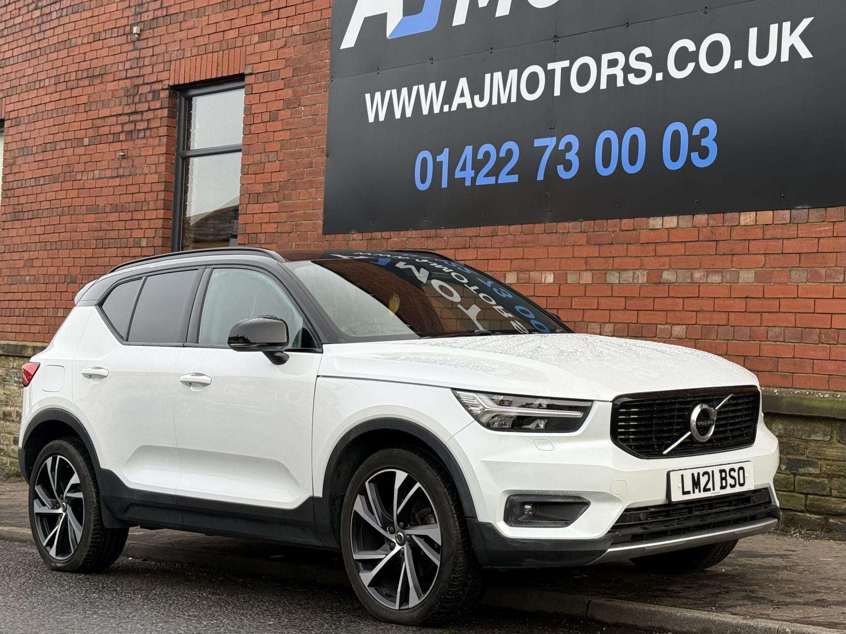 A 2021 VOLVO XC40 2.0 B4 MHEV R-Design Pro SUV 5dr Petrol Hybrid Auto Euro 6 (s/s) (197 ps) A 2021 VOLVO XC40 2.0 B4 MHEV R-Design Pro SUV 5dr Petrol Hybrid Auto Euro 6 (s/s) (197 ps)