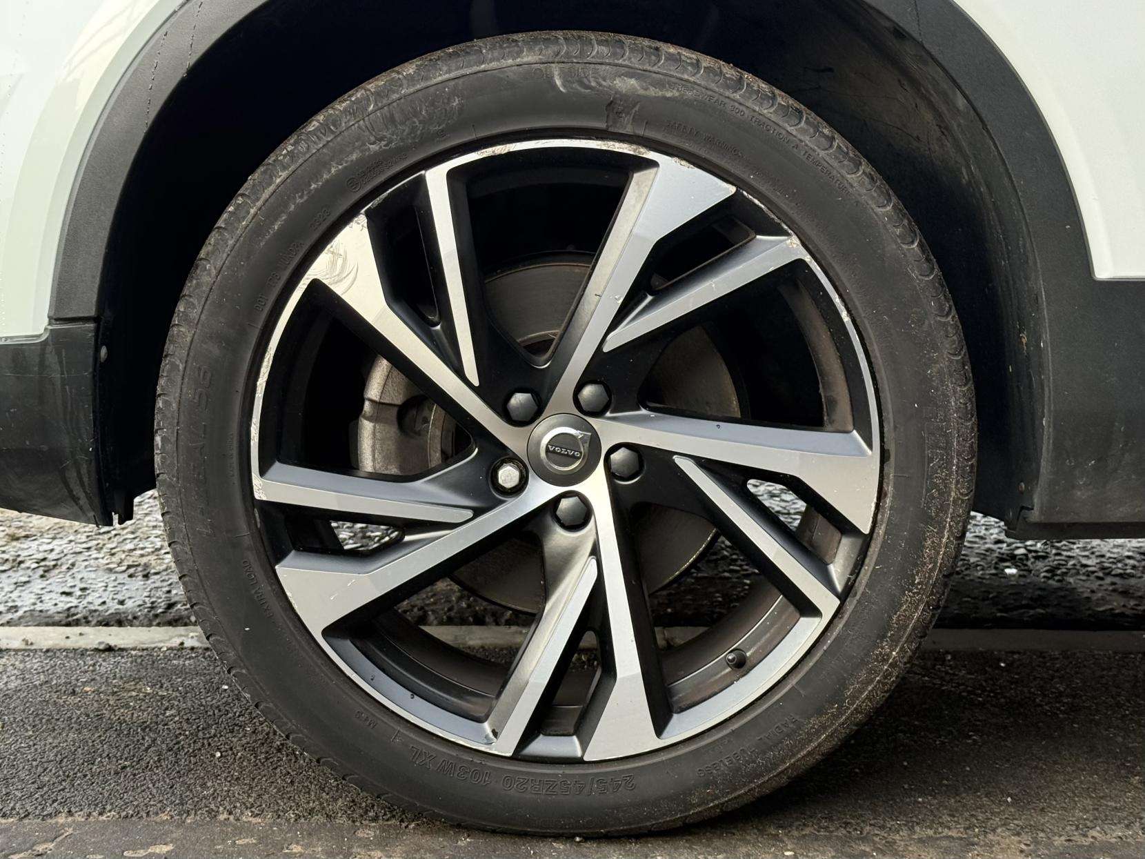 2021 VOLVO XC40 2021 VOLVO XC40