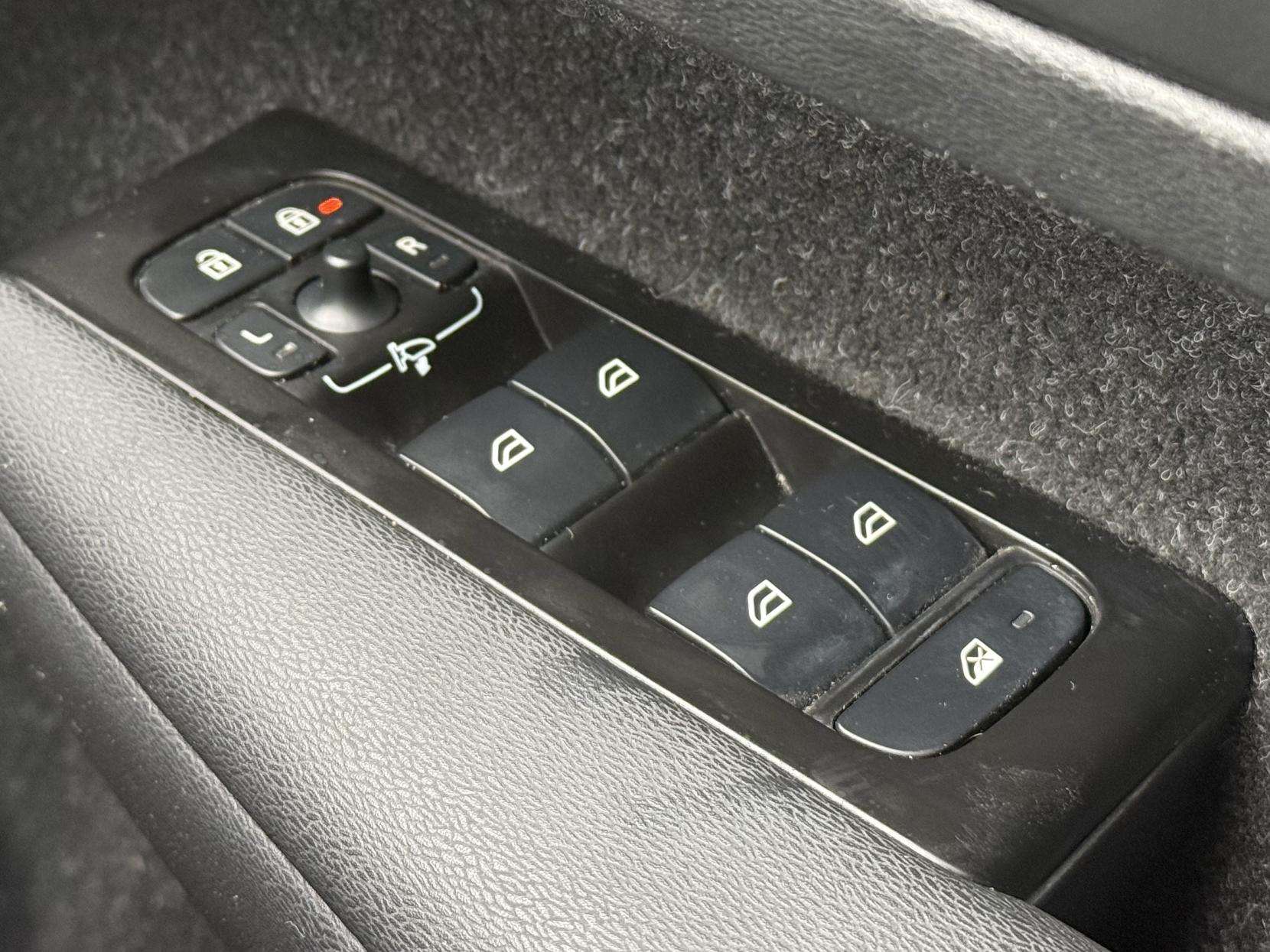 2021 VOLVO XC40 2021 VOLVO XC40