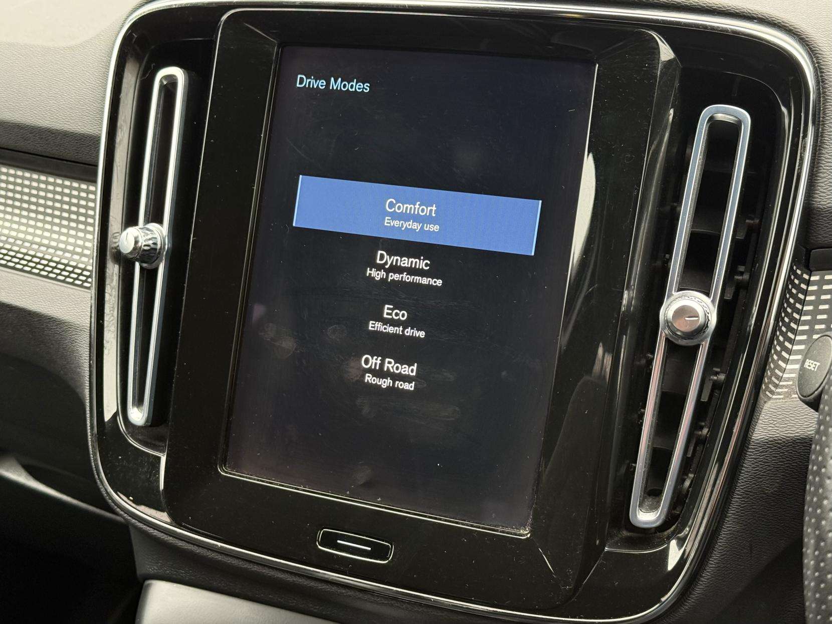 2021 VOLVO XC40 2021 VOLVO XC40