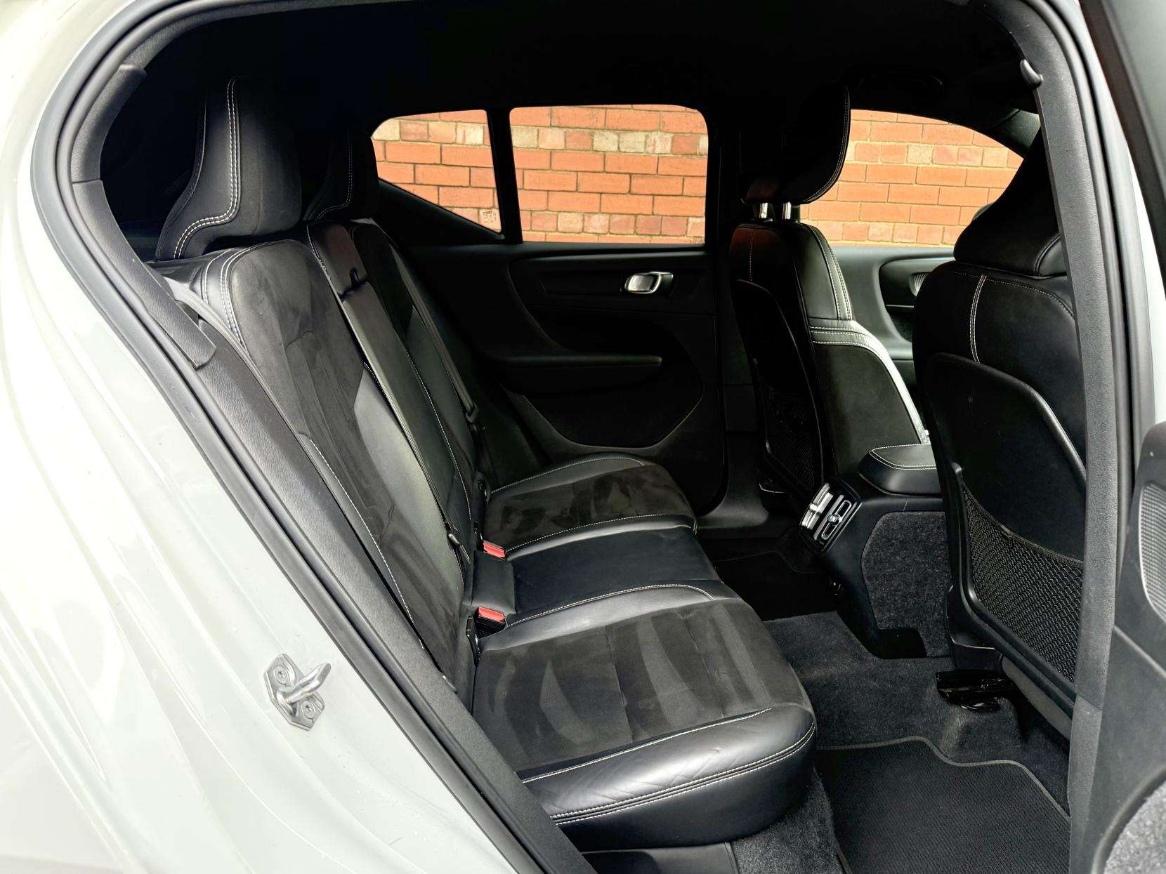 2021 VOLVO XC40 2021 VOLVO XC40