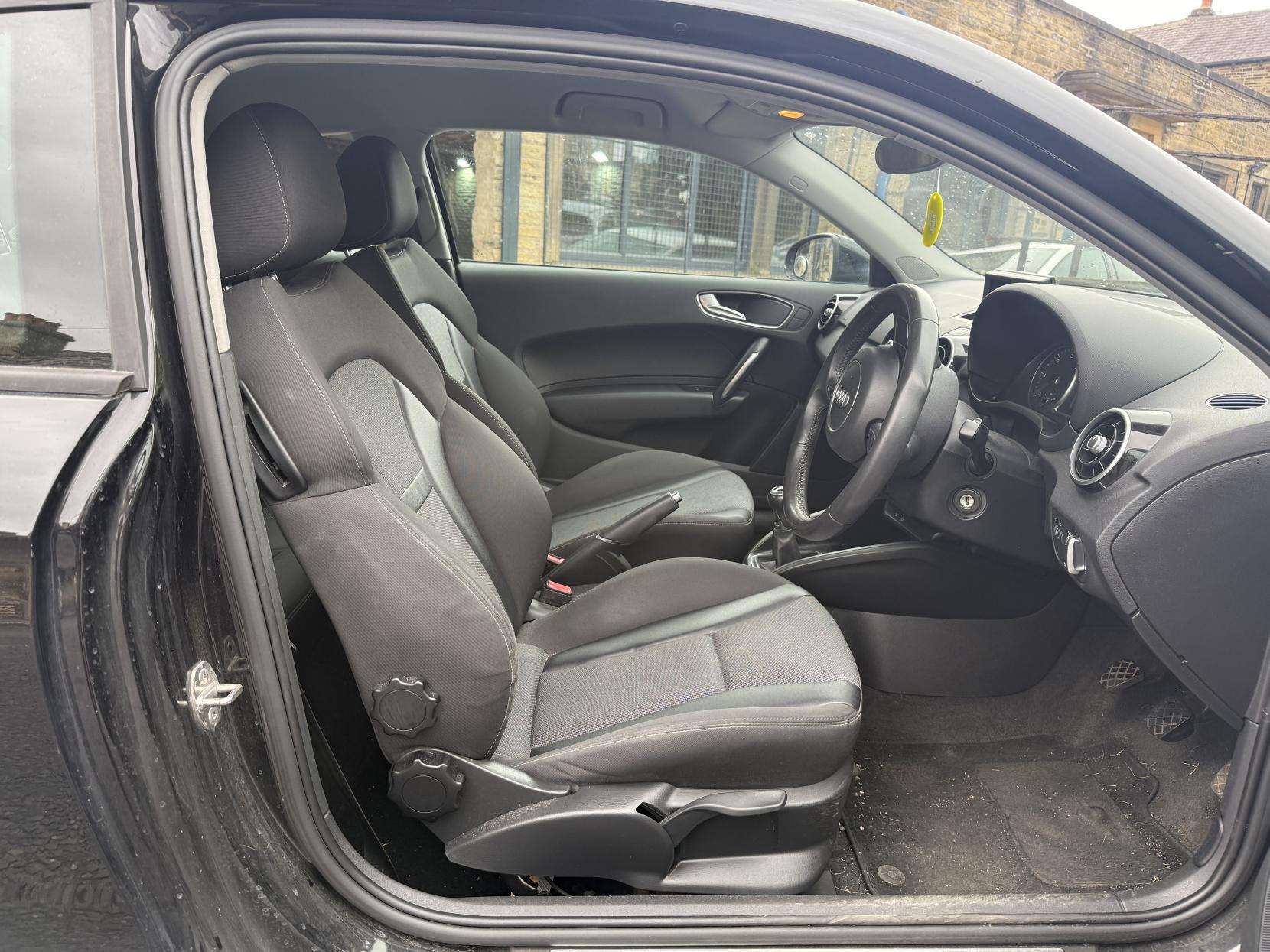 2014 AUDI A1 2014 AUDI A1