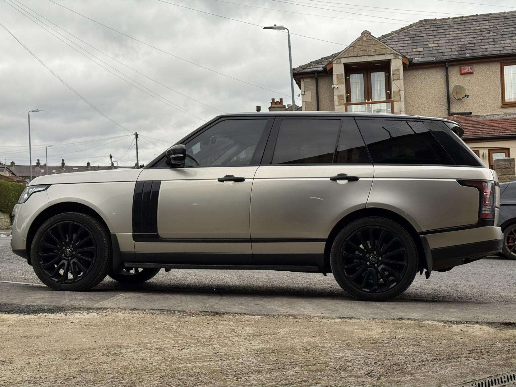 A 2013 LAND ROVER RANGE ROVER 4.4 SD V8 Autobiography SUV 5dr Diesel Auto 4WD Euro 5 (339 ps) A 2013 LAND ROVER RANGE ROVER 4.4 SD V8 Autobiography SUV 5dr Diesel Auto 4WD Euro 5 (339 ps)