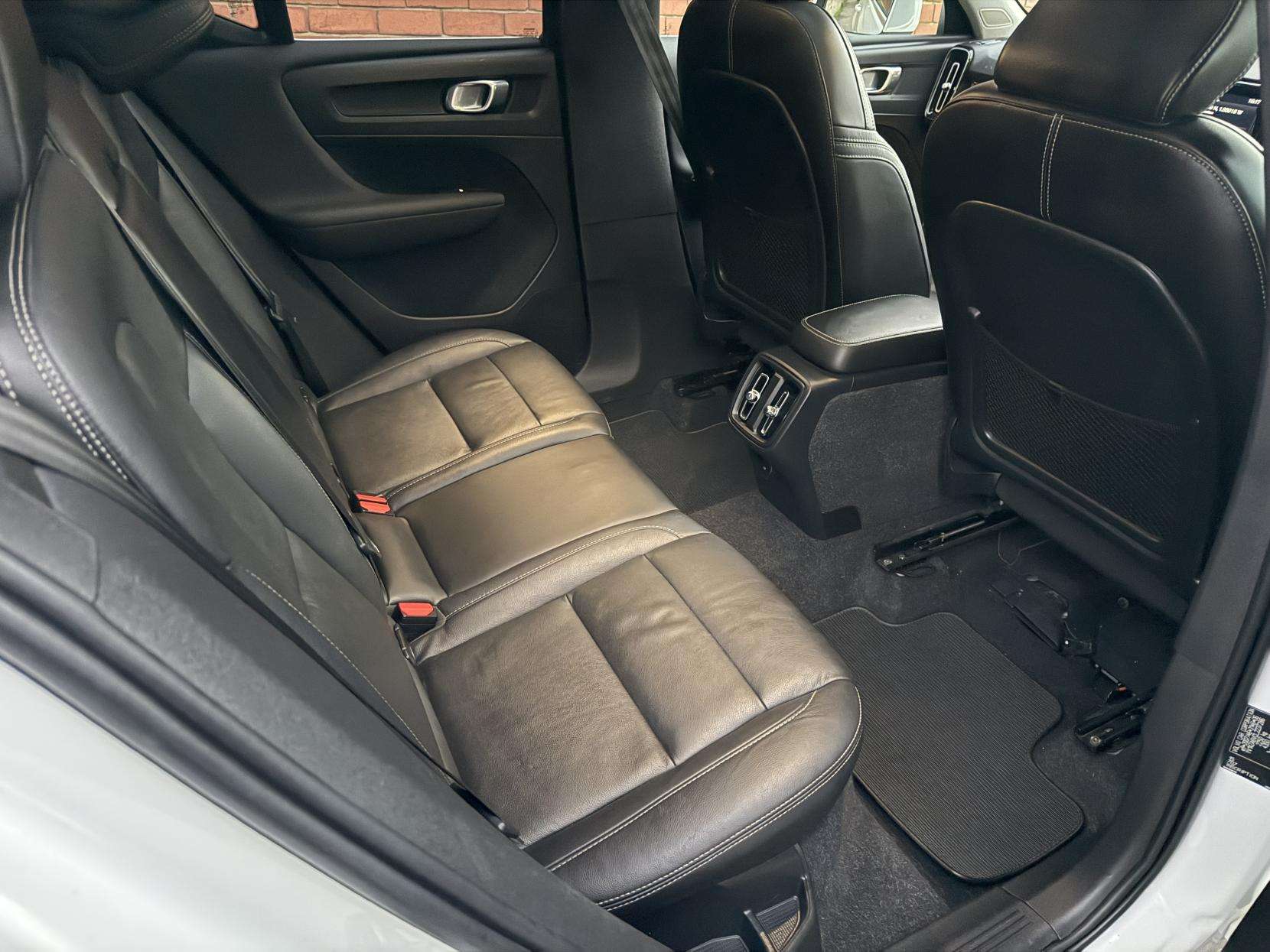 2019 VOLVO XC40 2019 VOLVO XC40