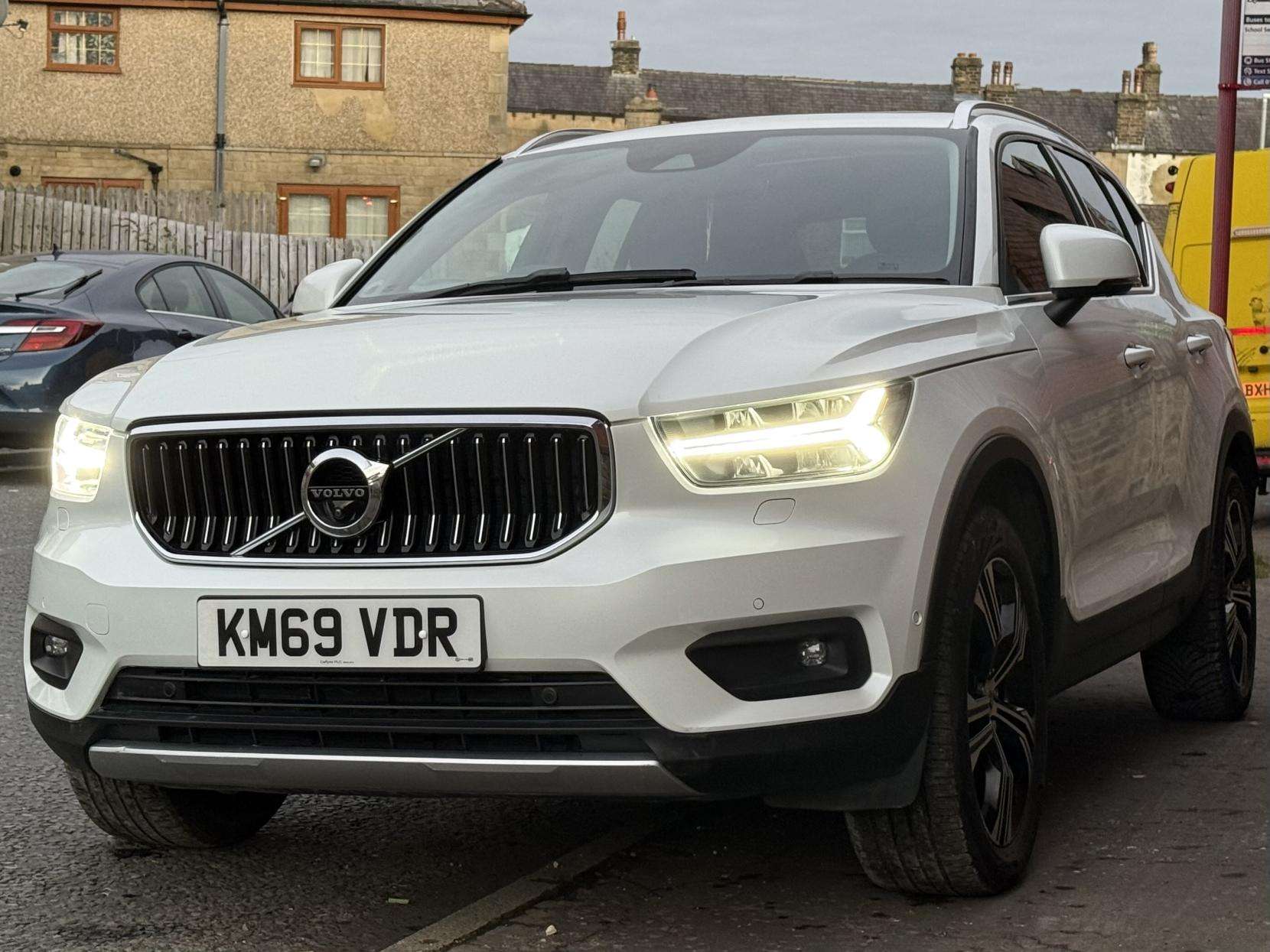 2019 VOLVO XC40 2019 VOLVO XC40