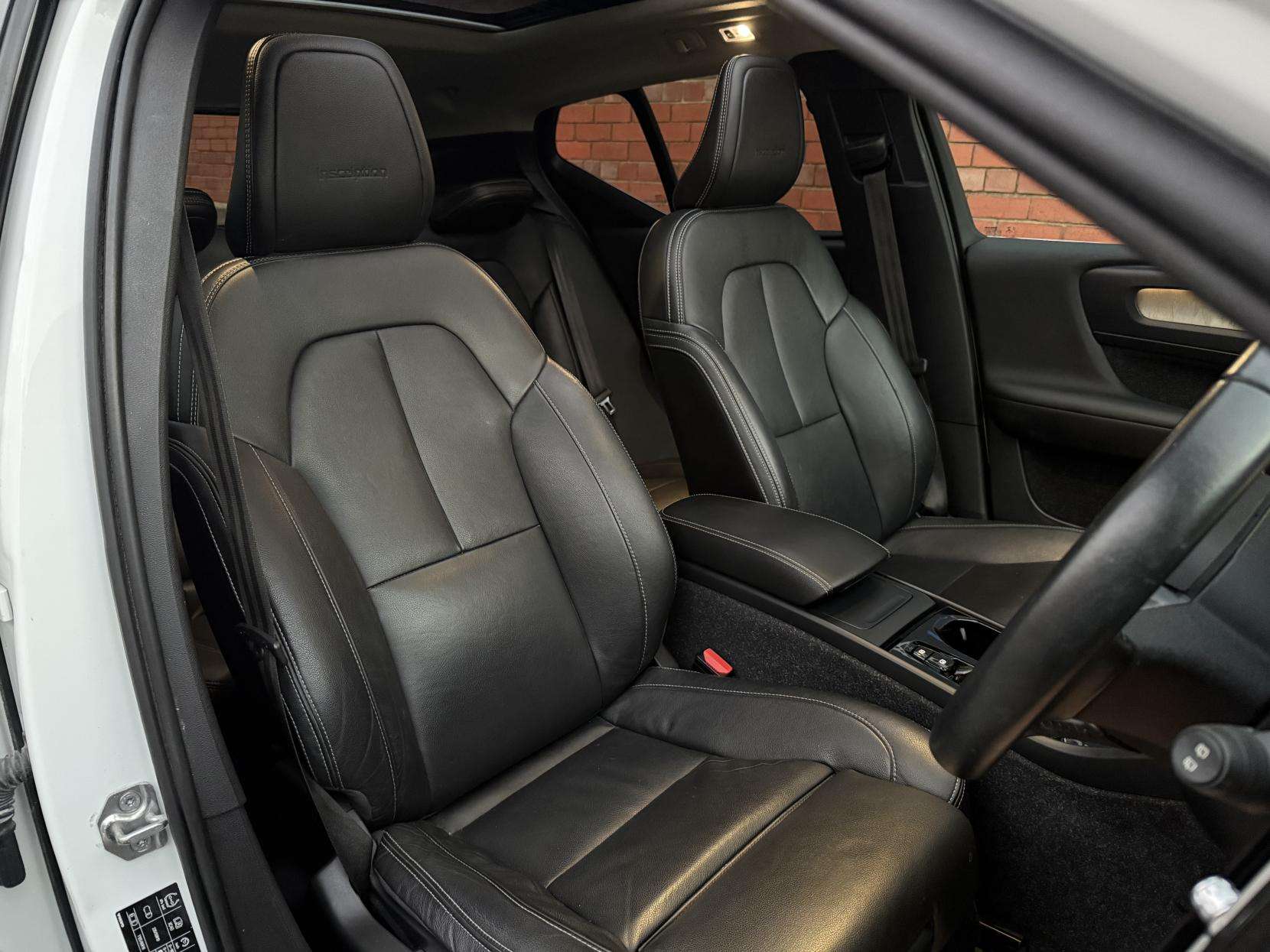 2019 VOLVO XC40 2019 VOLVO XC40