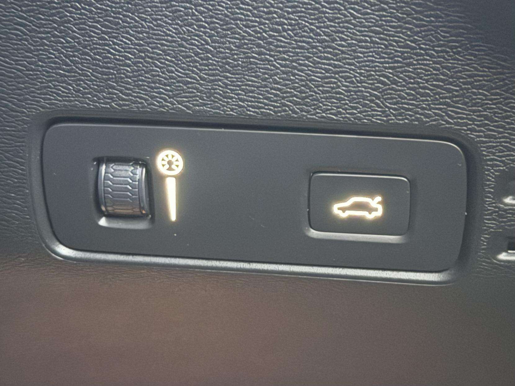 2019 VOLVO XC40 2019 VOLVO XC40