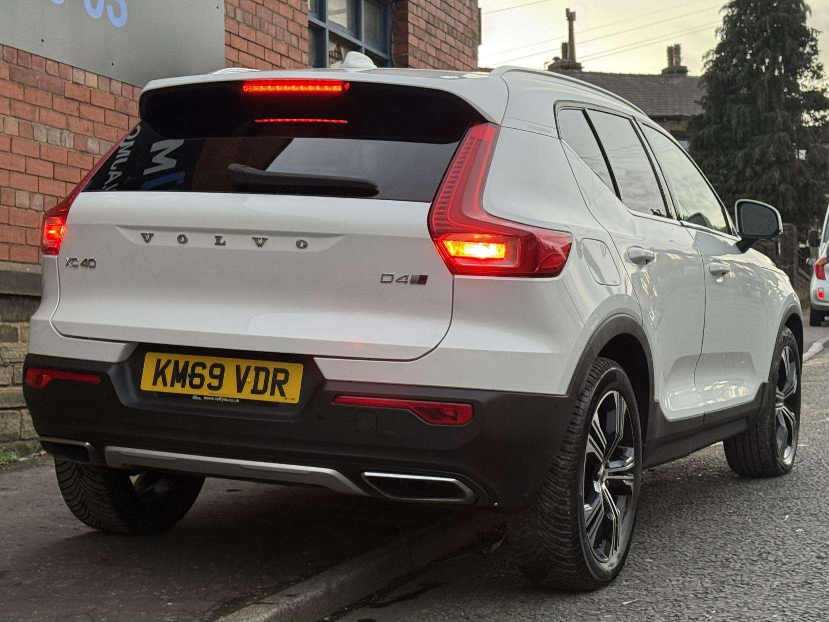 2019 VOLVO XC40 2019 VOLVO XC40