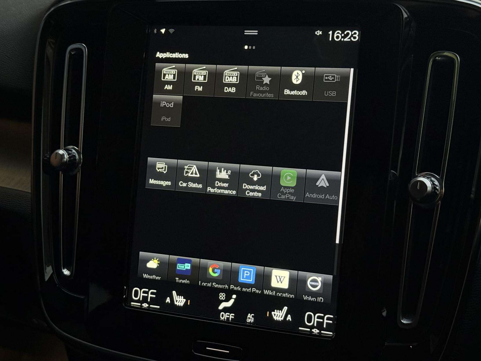 2019 VOLVO XC40 2019 VOLVO XC40