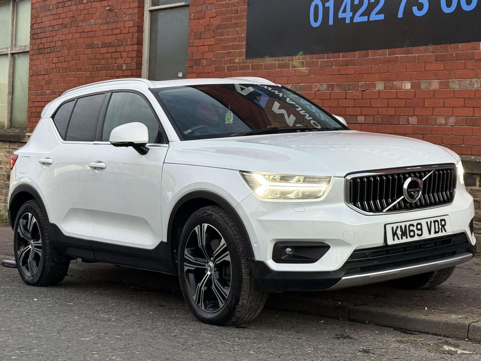 2019 VOLVO XC40 2019 VOLVO XC40