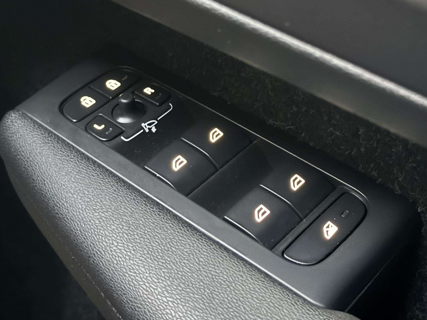 2019 VOLVO XC40 2019 VOLVO XC40