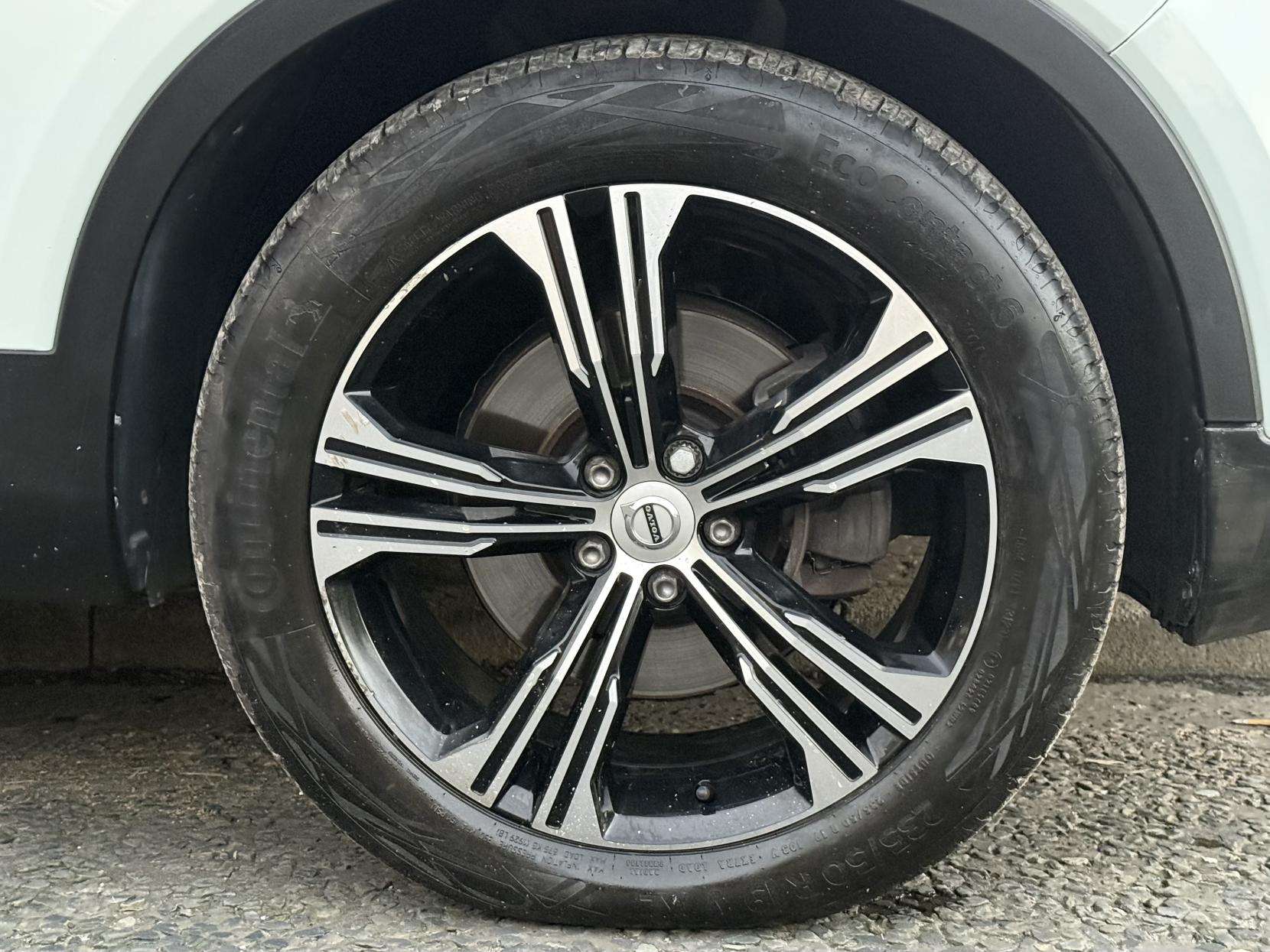 2019 VOLVO XC40 2019 VOLVO XC40