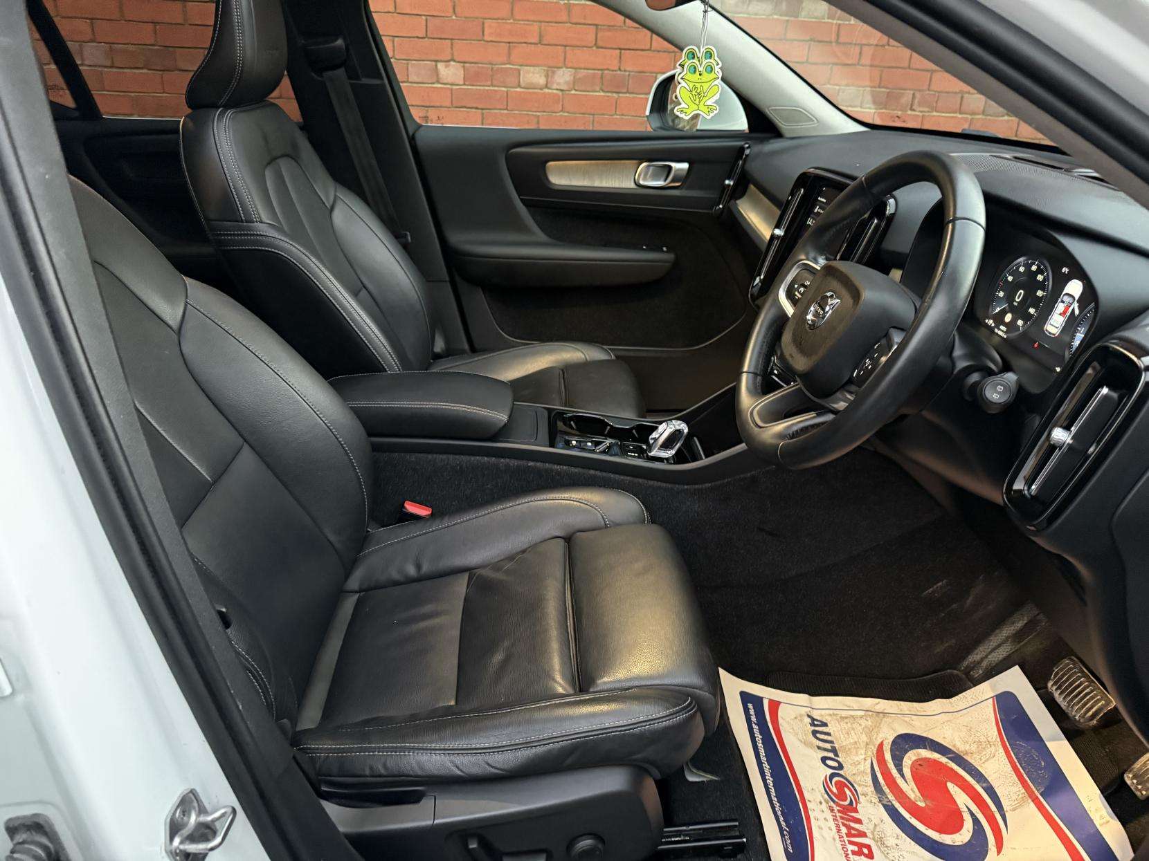 2019 VOLVO XC40 2019 VOLVO XC40