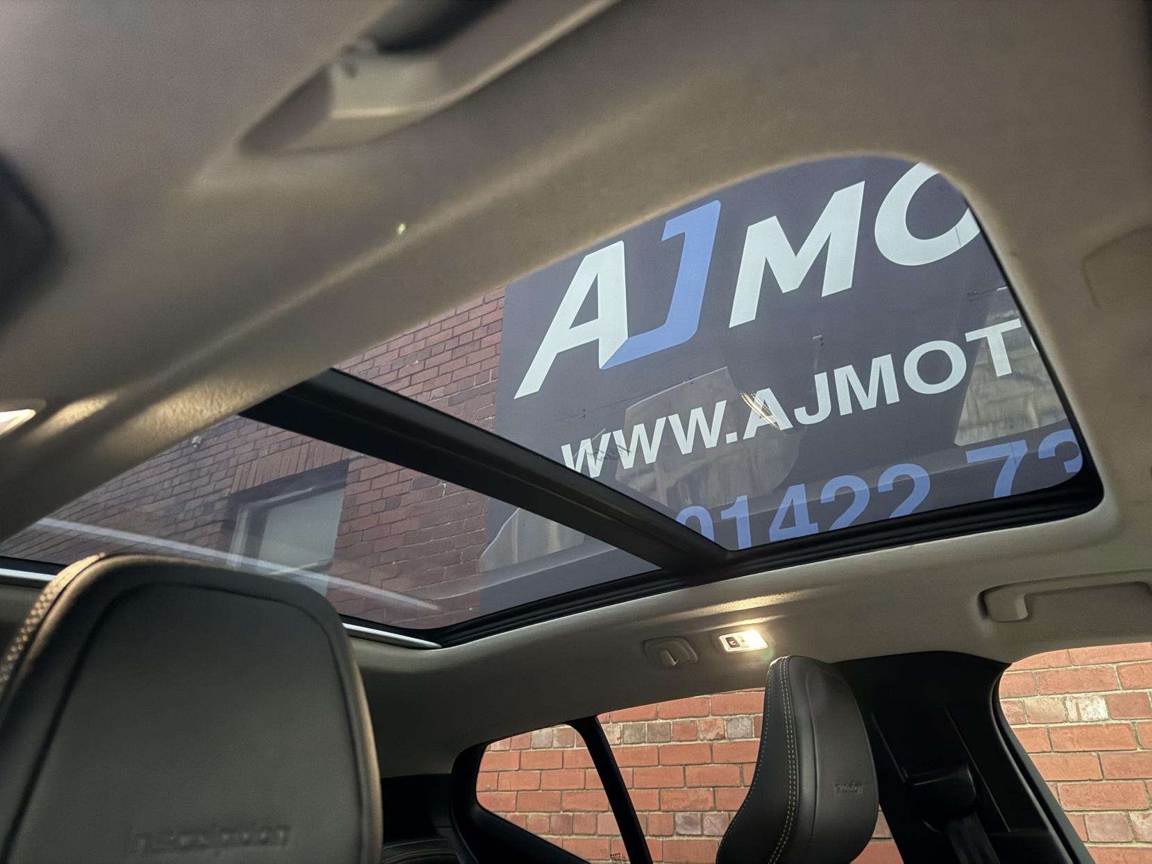 2019 VOLVO XC40 2019 VOLVO XC40