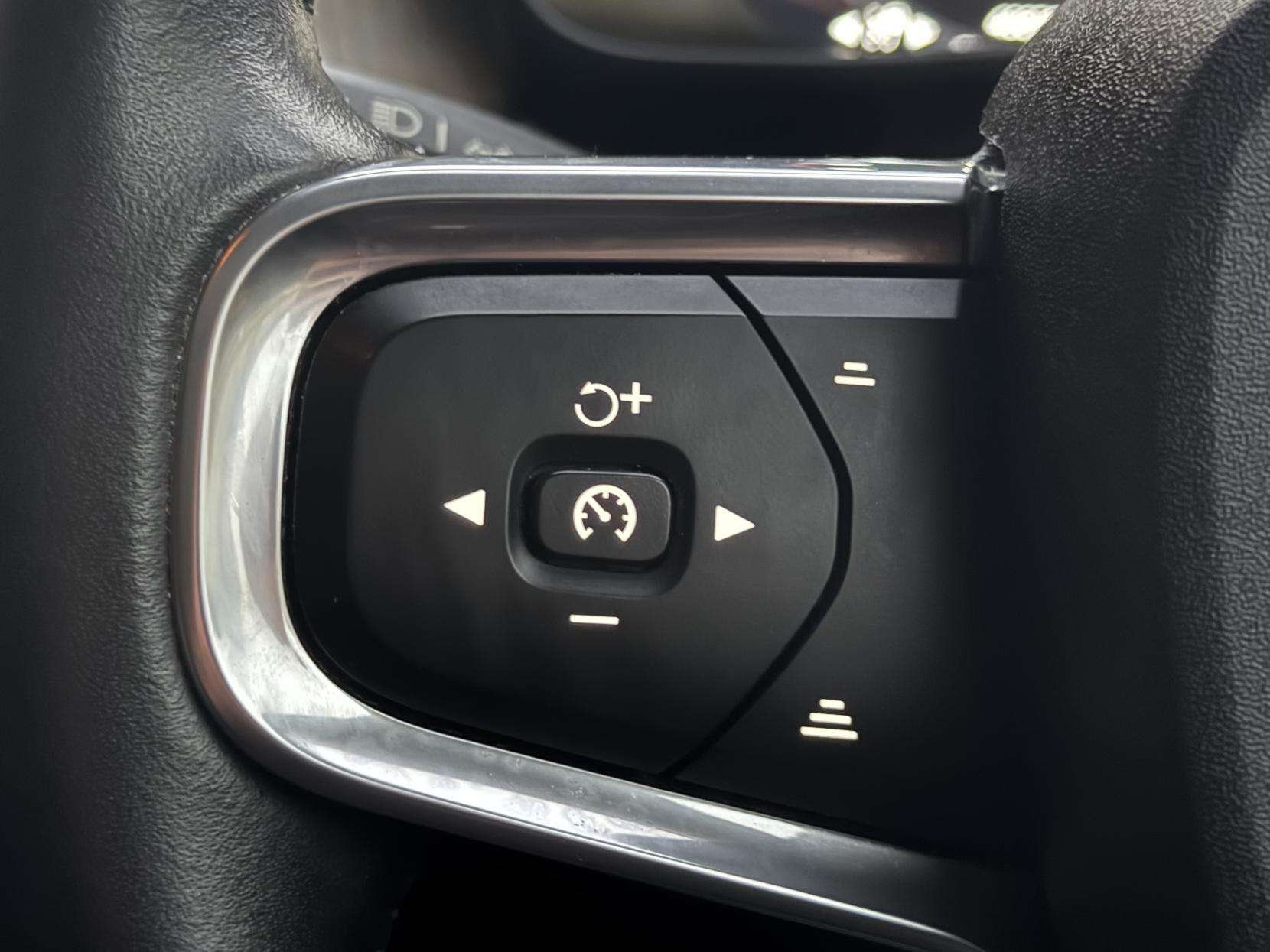 2019 VOLVO XC40 2019 VOLVO XC40