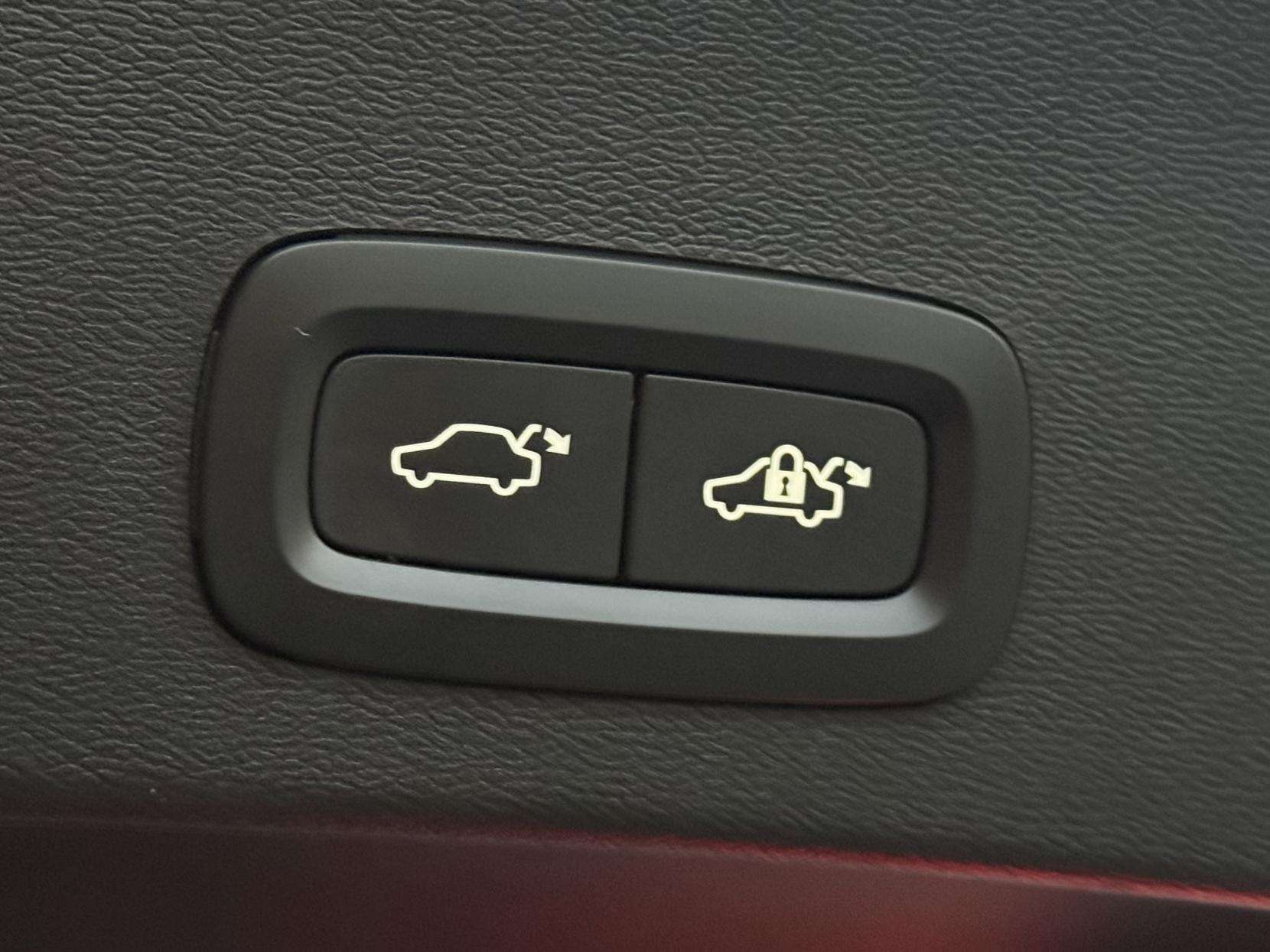 2019 VOLVO XC40 2019 VOLVO XC40