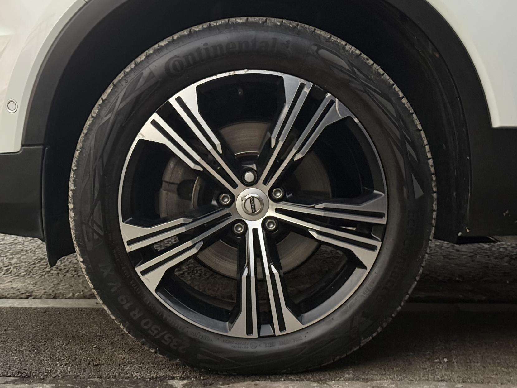 2019 VOLVO XC40 2019 VOLVO XC40