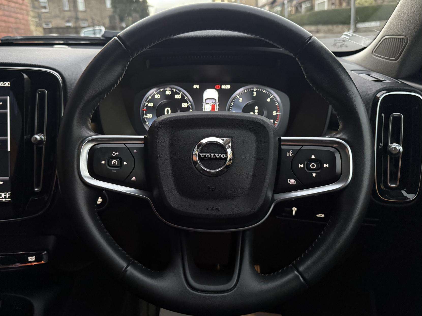 2019 VOLVO XC40 2019 VOLVO XC40