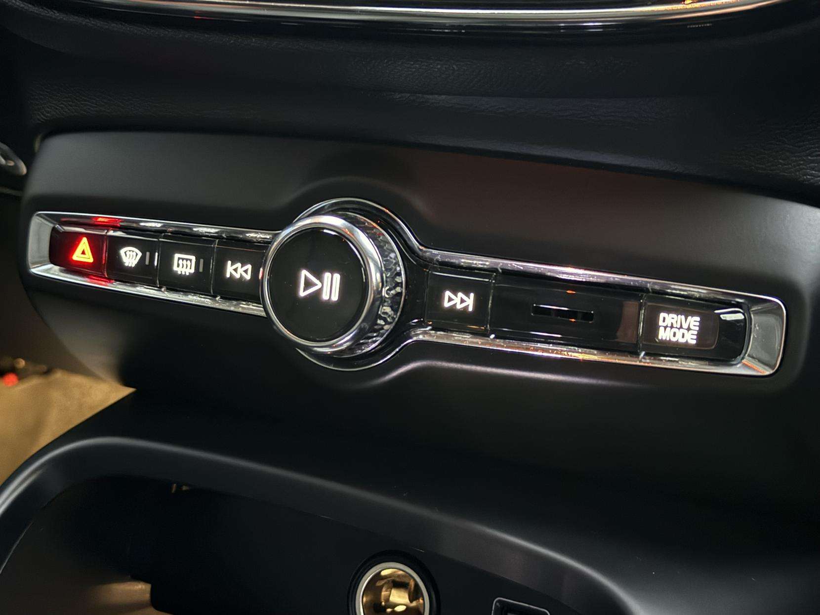 2019 VOLVO XC40 2019 VOLVO XC40