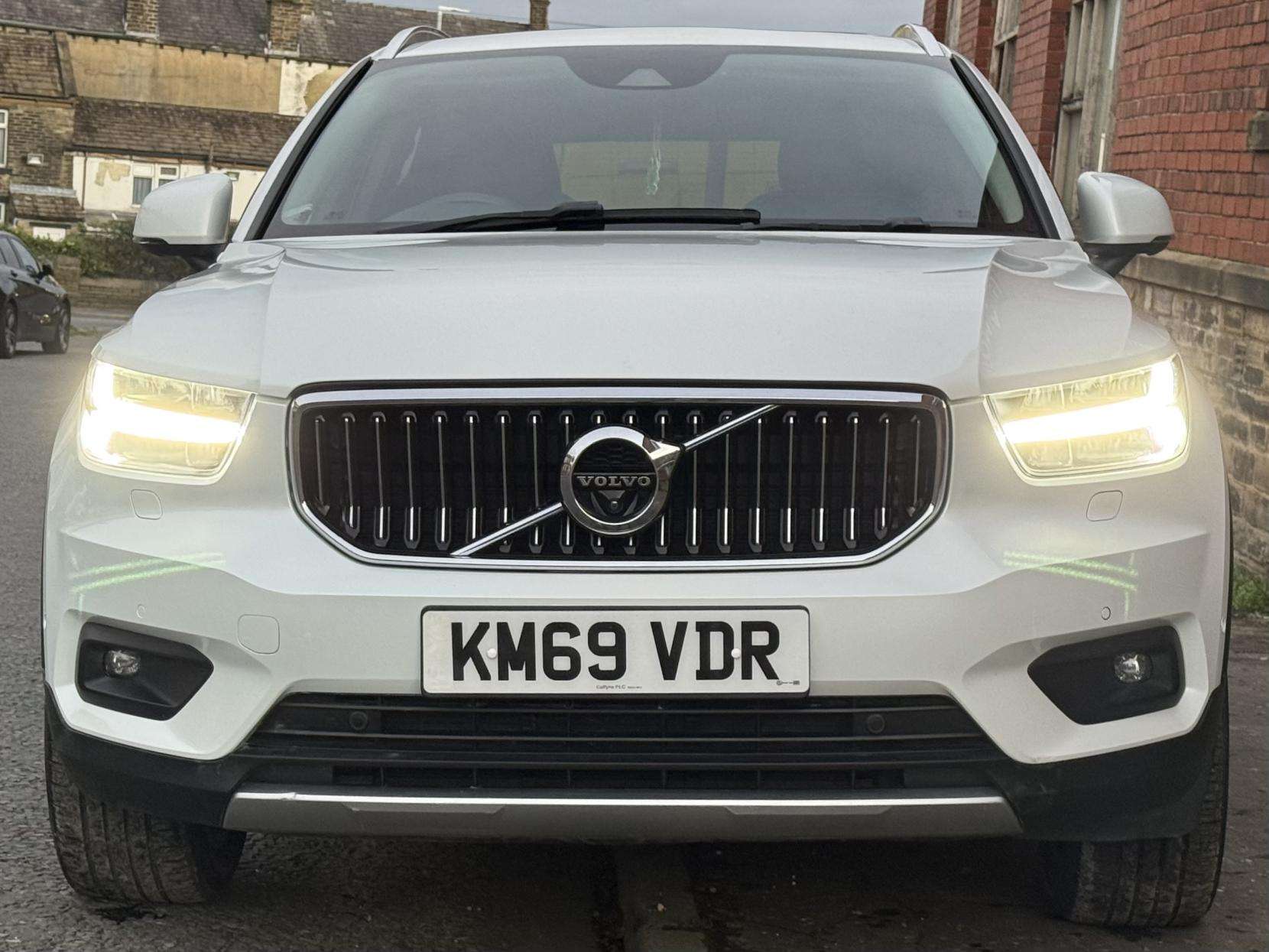 2019 VOLVO XC40 2019 VOLVO XC40