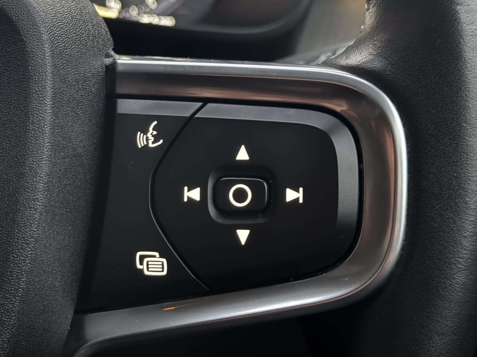 2019 VOLVO XC40 2019 VOLVO XC40