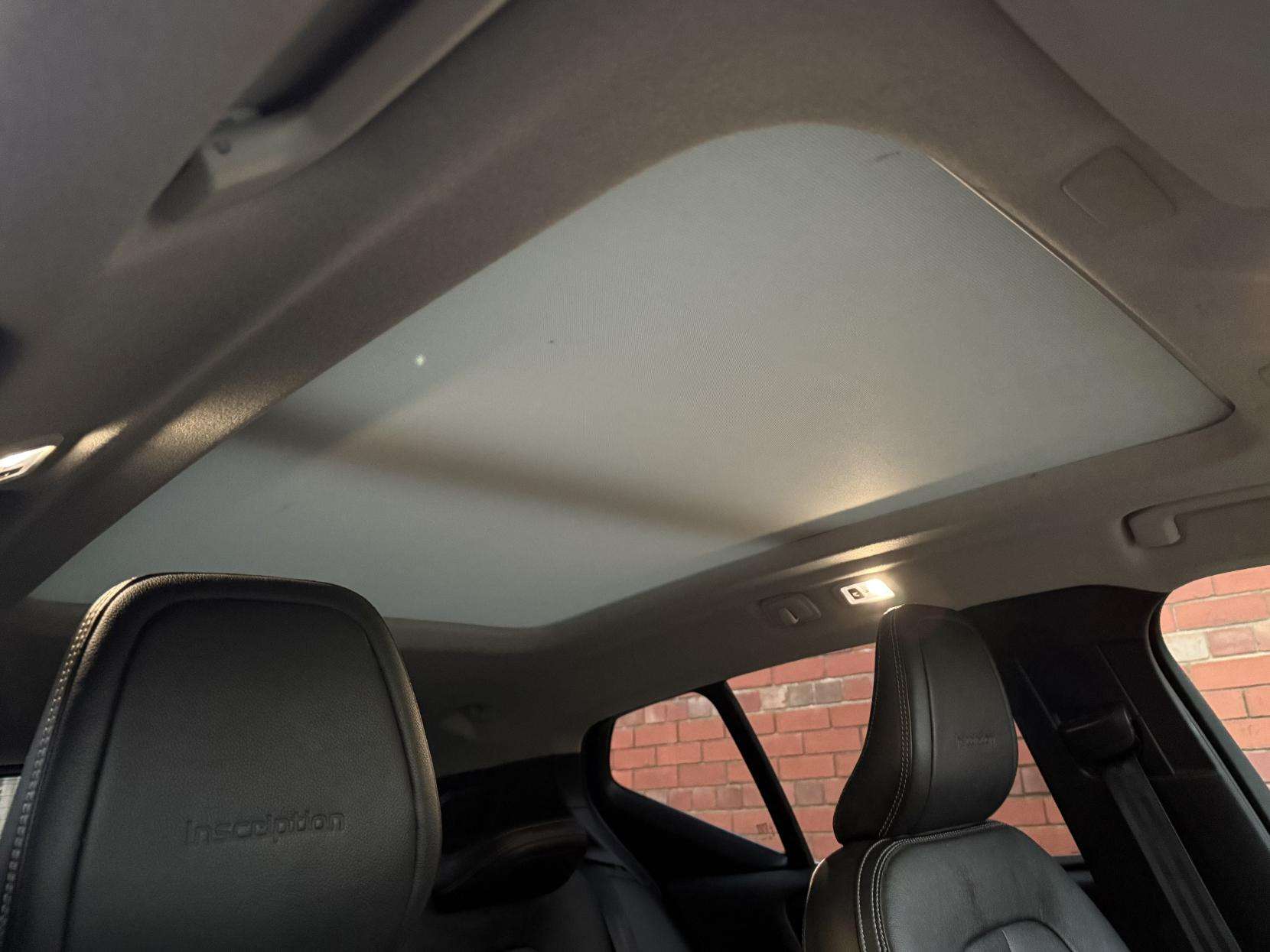 2019 VOLVO XC40 2019 VOLVO XC40