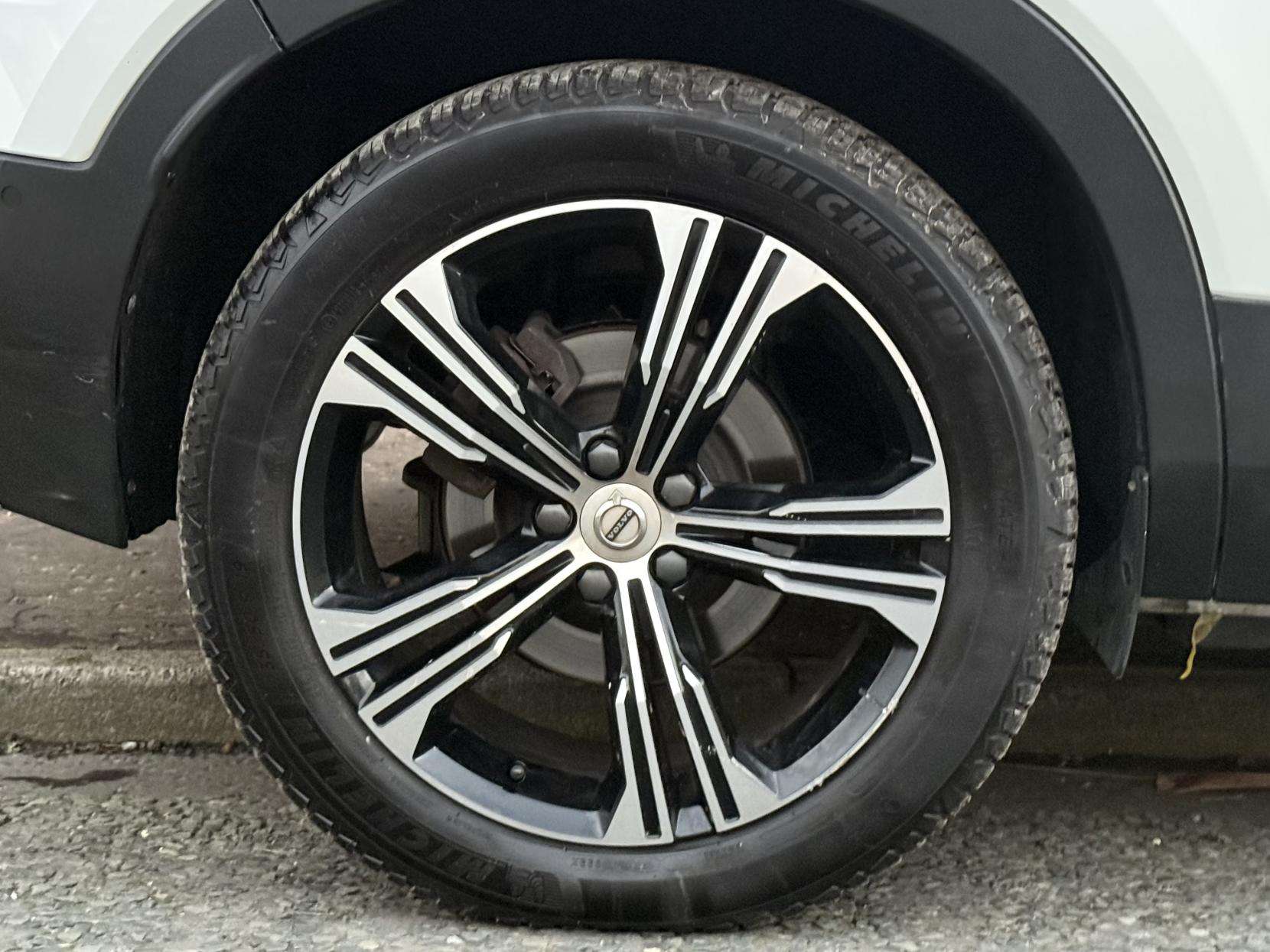 2019 VOLVO XC40 2019 VOLVO XC40