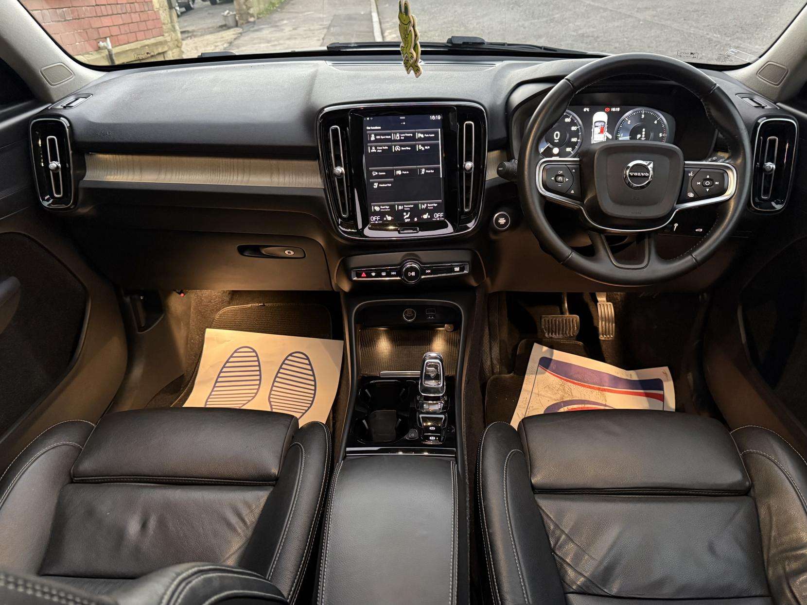 2019 VOLVO XC40 2019 VOLVO XC40