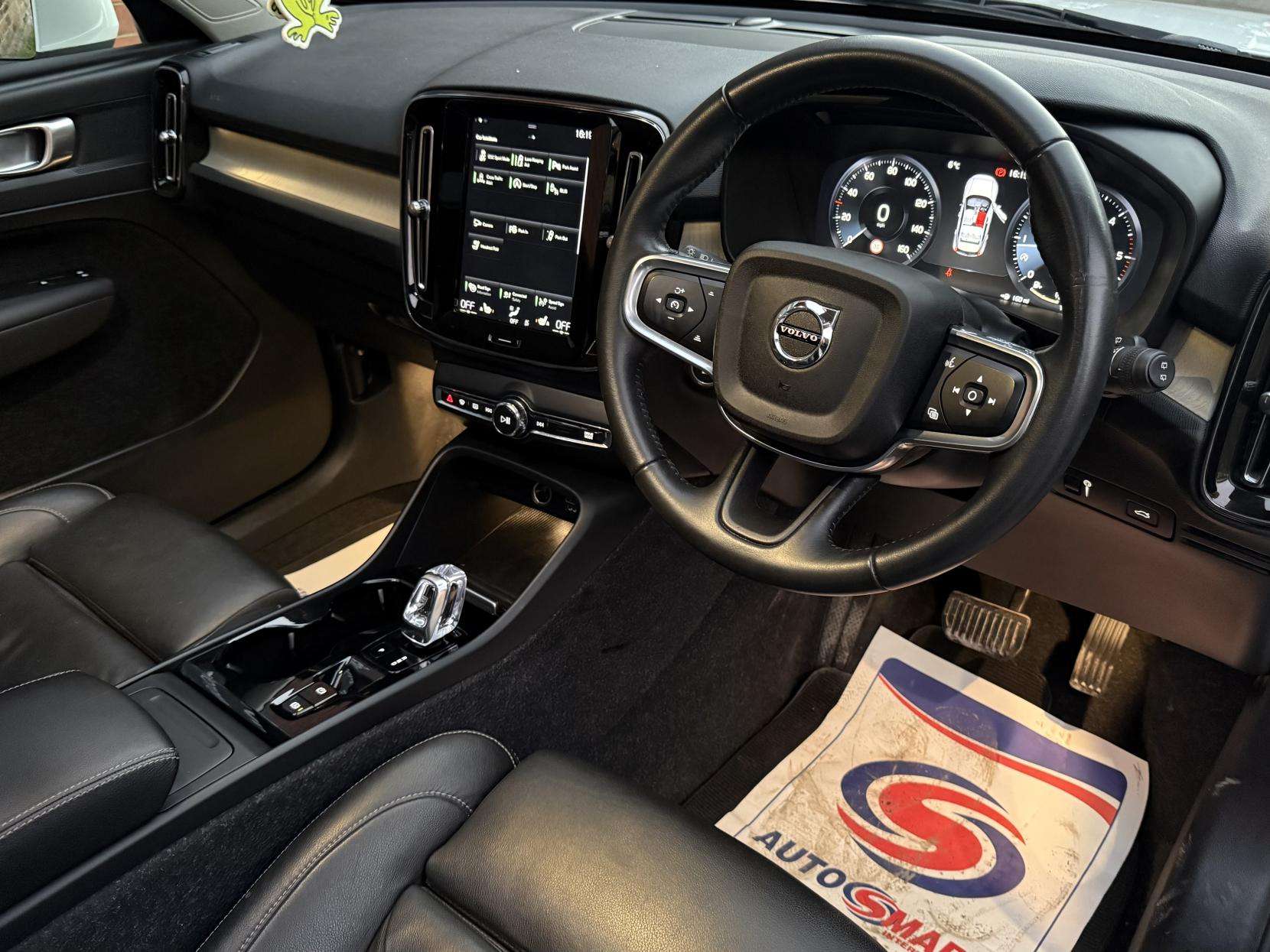 2019 VOLVO XC40 2019 VOLVO XC40