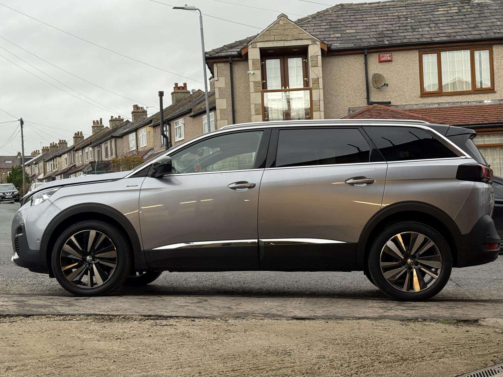 2020 PEUGEOT 5008 2020 PEUGEOT 5008